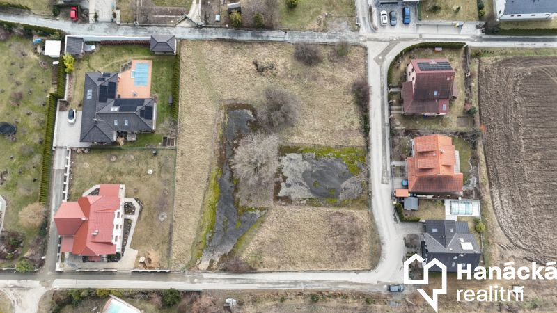 Stavební pozemek 644 m2 v Samotiškách, ulice Třešňová