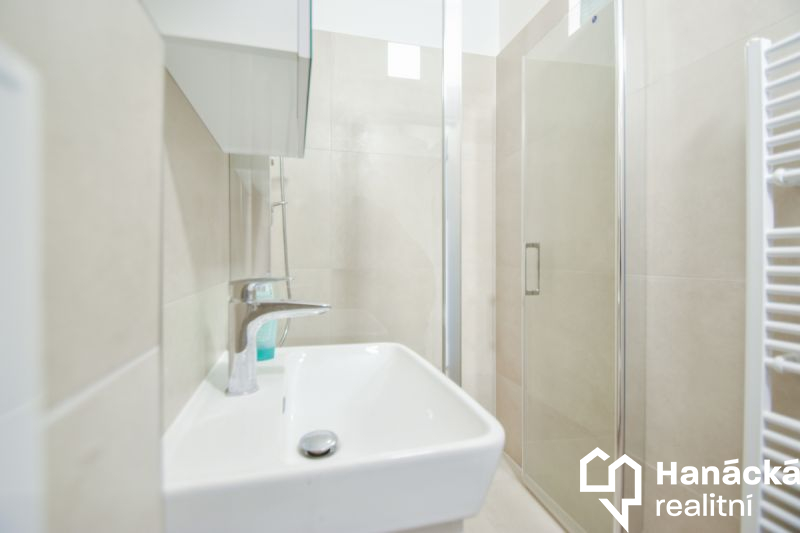 Pronájem bytu 2+kk, 43,4 m² – Ostružnická, ce