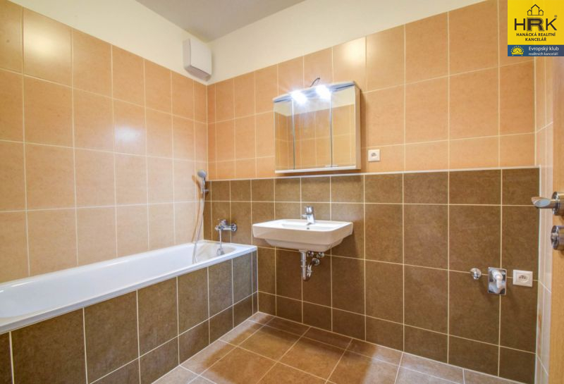 Pronájem krásného bytu 2+kk s garáží, ul  E. Beneše, Olomouc