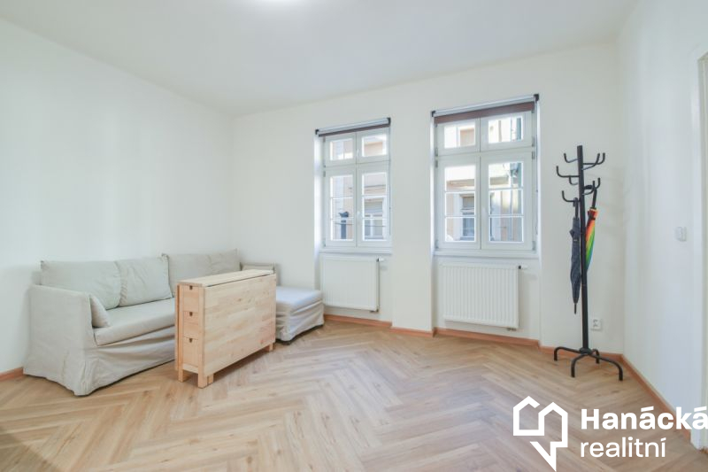 Pronájem bytu 2+kk, 43,4 m² – Ostružnická, ce