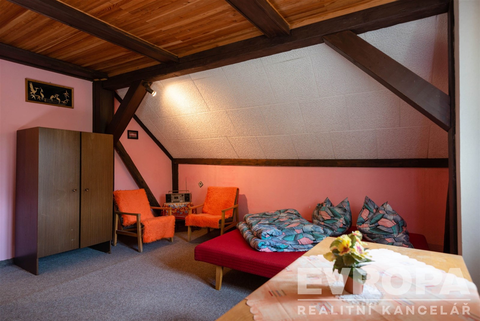pokoj v podkroví