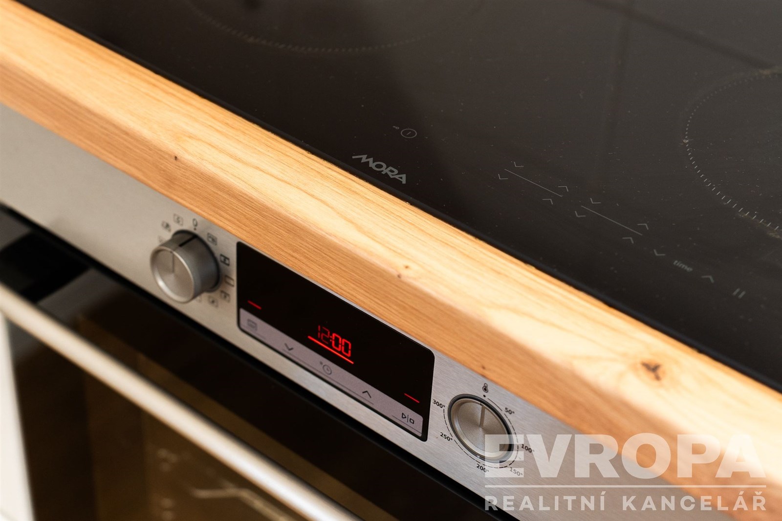 detail el. trouba (Mora)