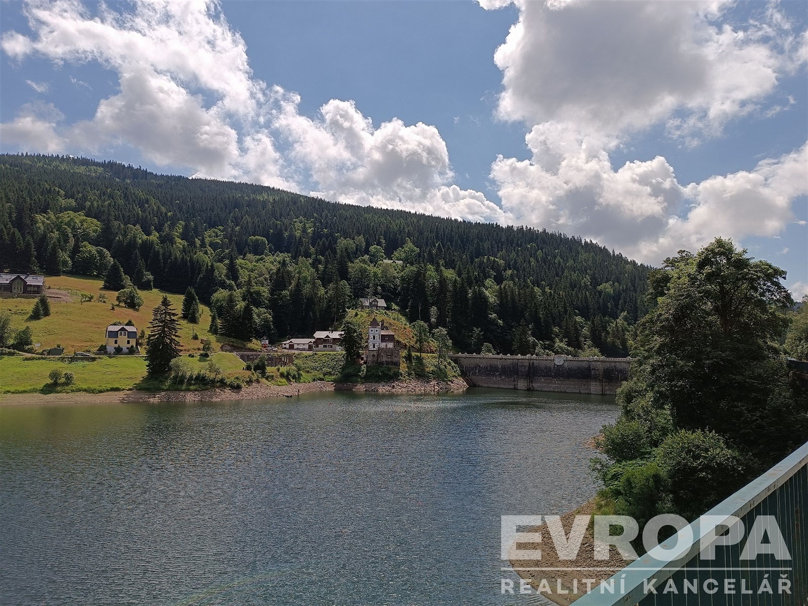 přehrada