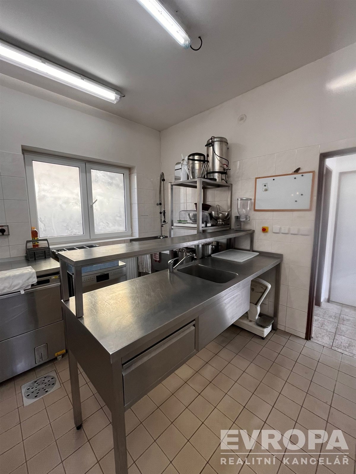 společenská místnost - krbová kamna