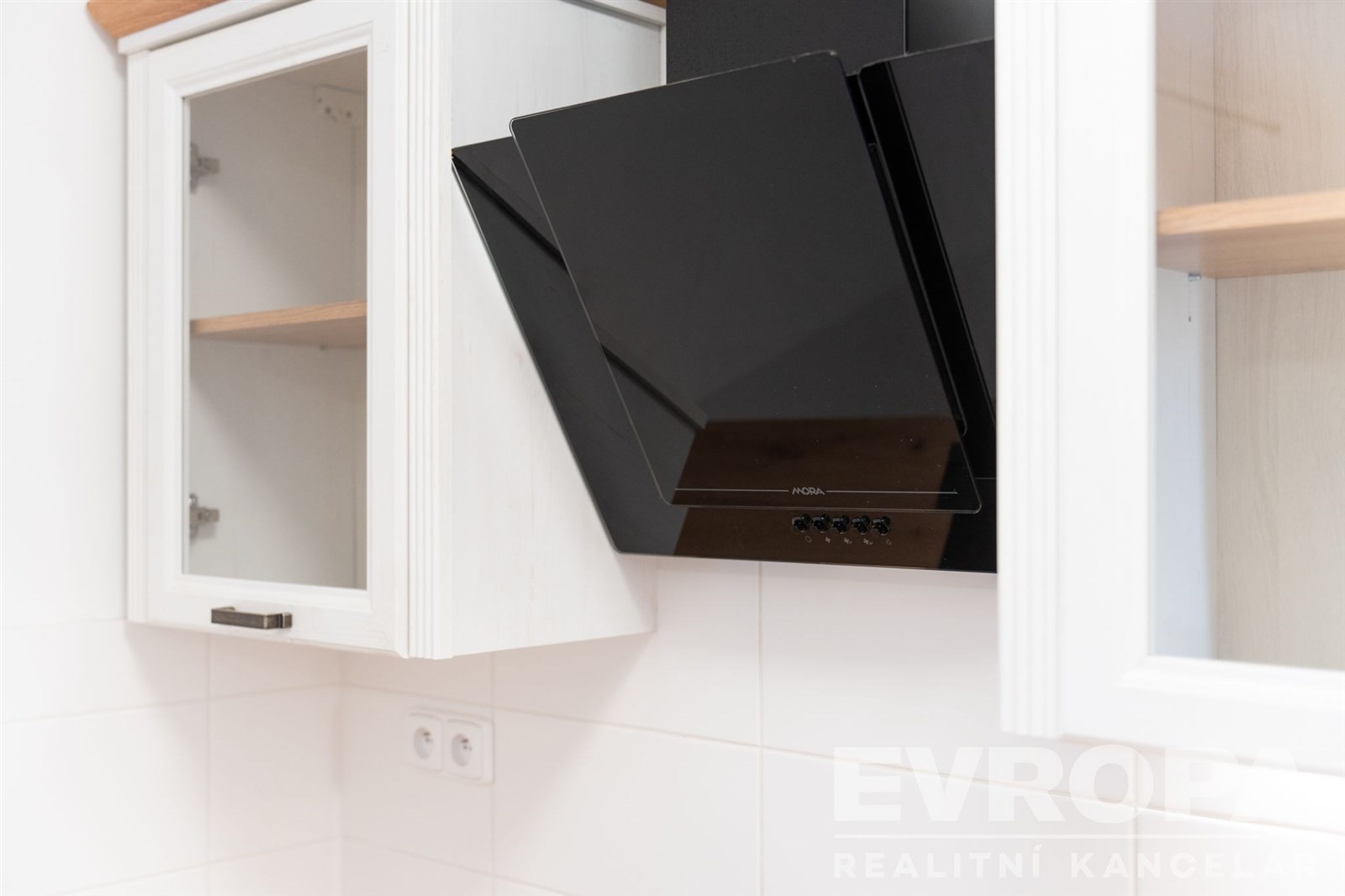 detail digestoř (Mora)