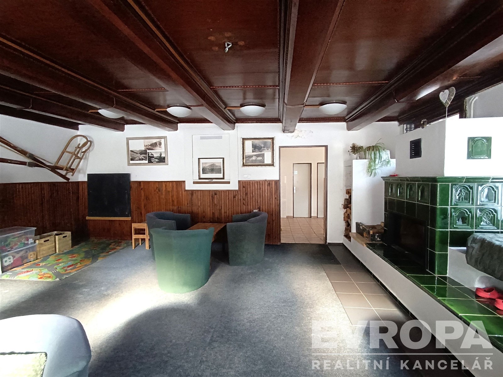 společenská místnost - krbová kamna