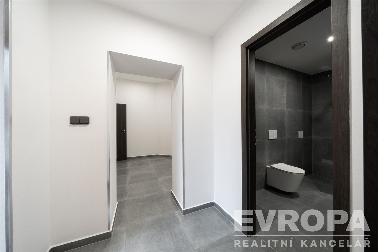 předsíň (vstup koupelna)