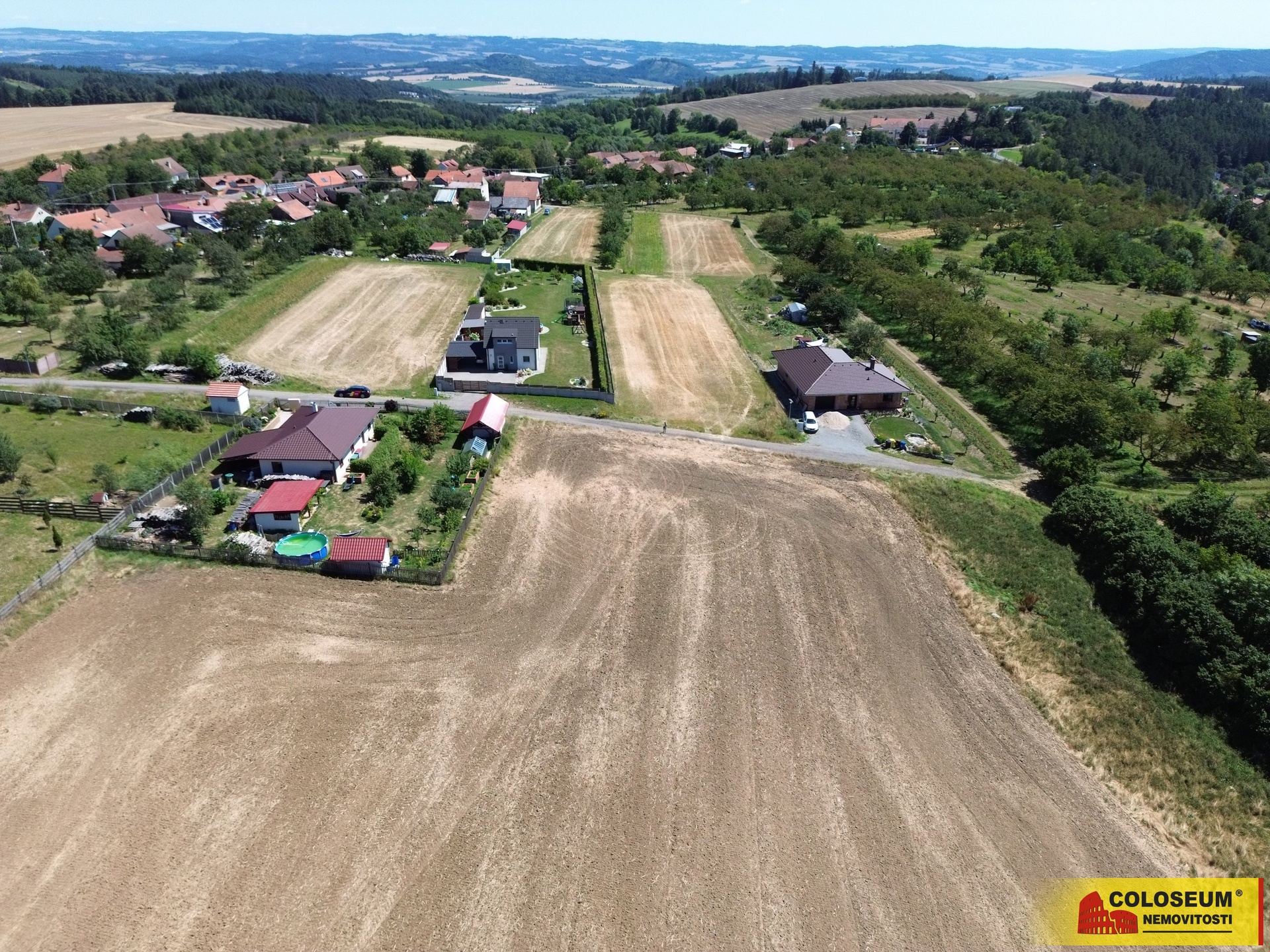 Pohled ze zadní části velkého pozemku - Štěchov - 
