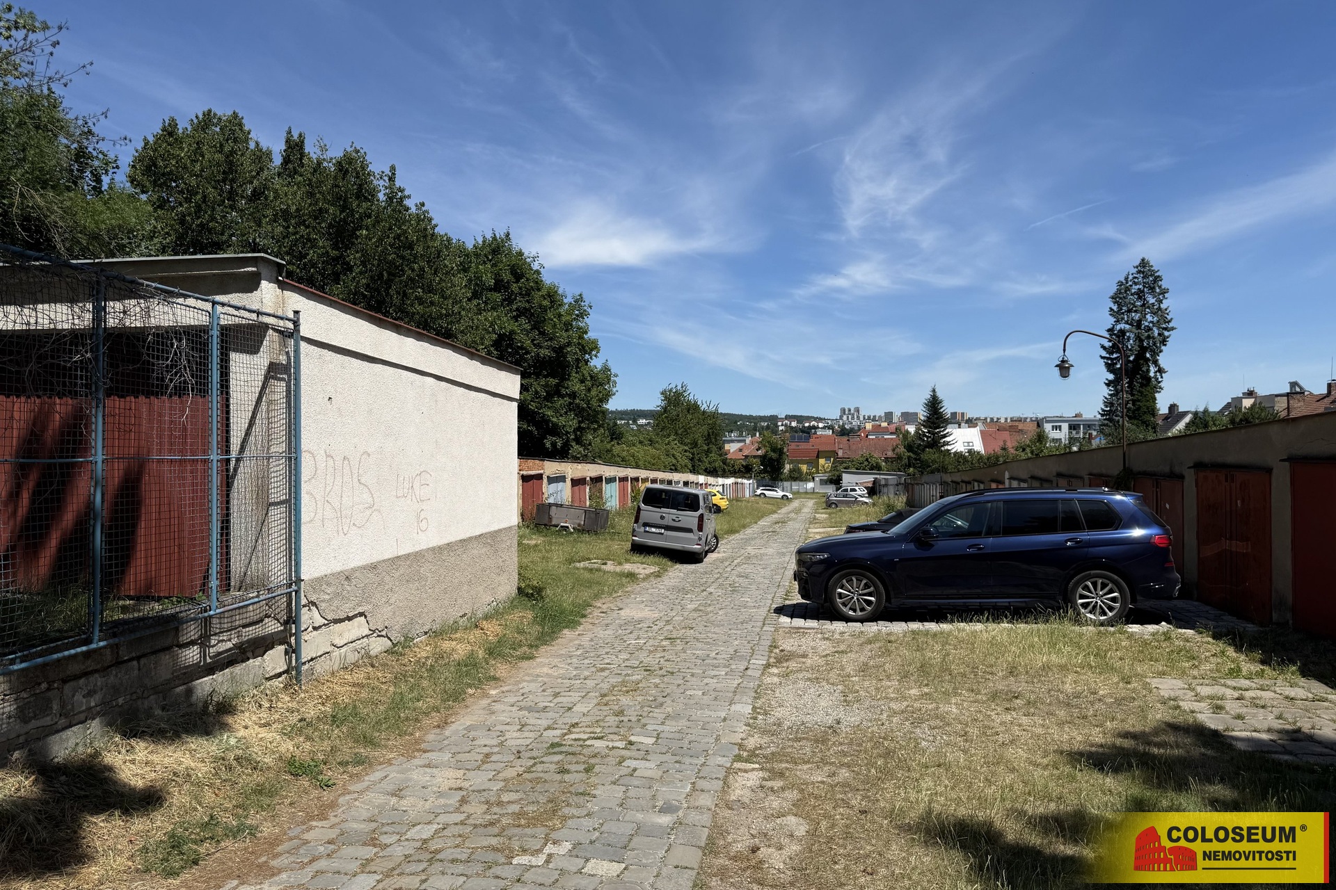 Pohled z ulice - Brno - Královo Pole - prodej garáže 
