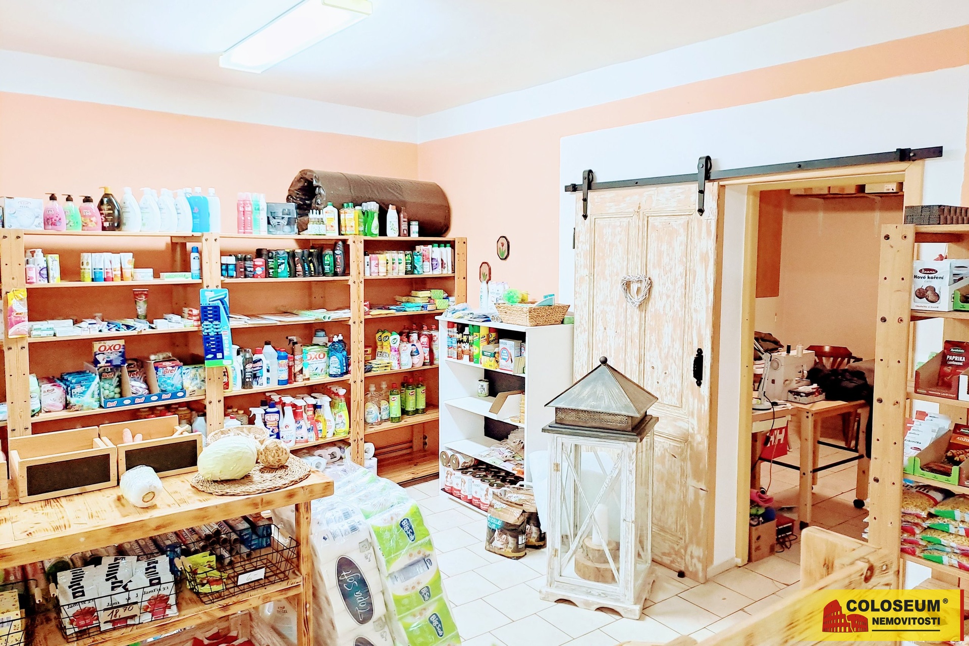 vnitřek obchodu-Dyje-pronájem obchodu