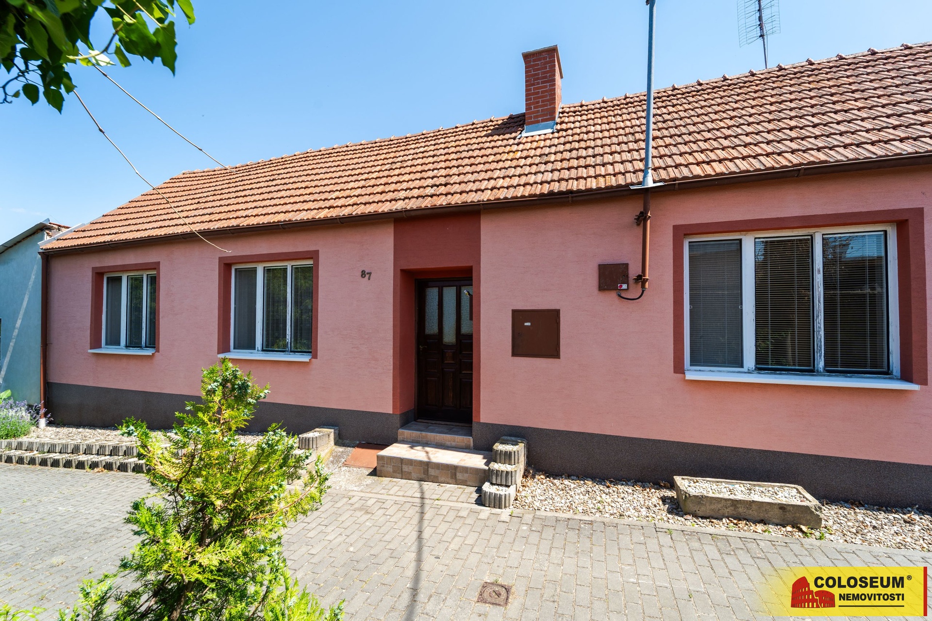 Celkový pohled - Ivaň - prodej chalupy