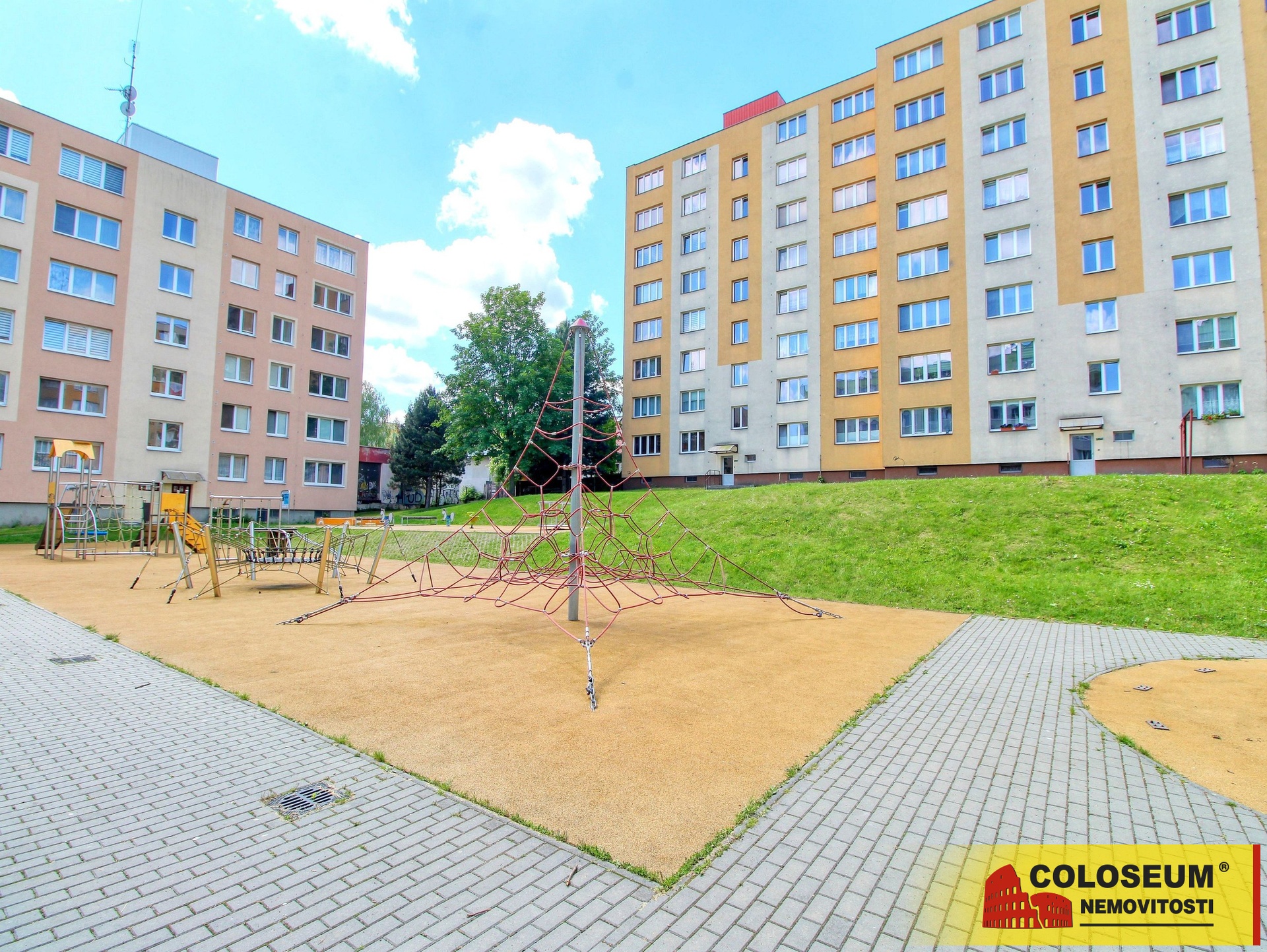 Pohled z ulice – Ostrava – Zábřeh – prodej bytu