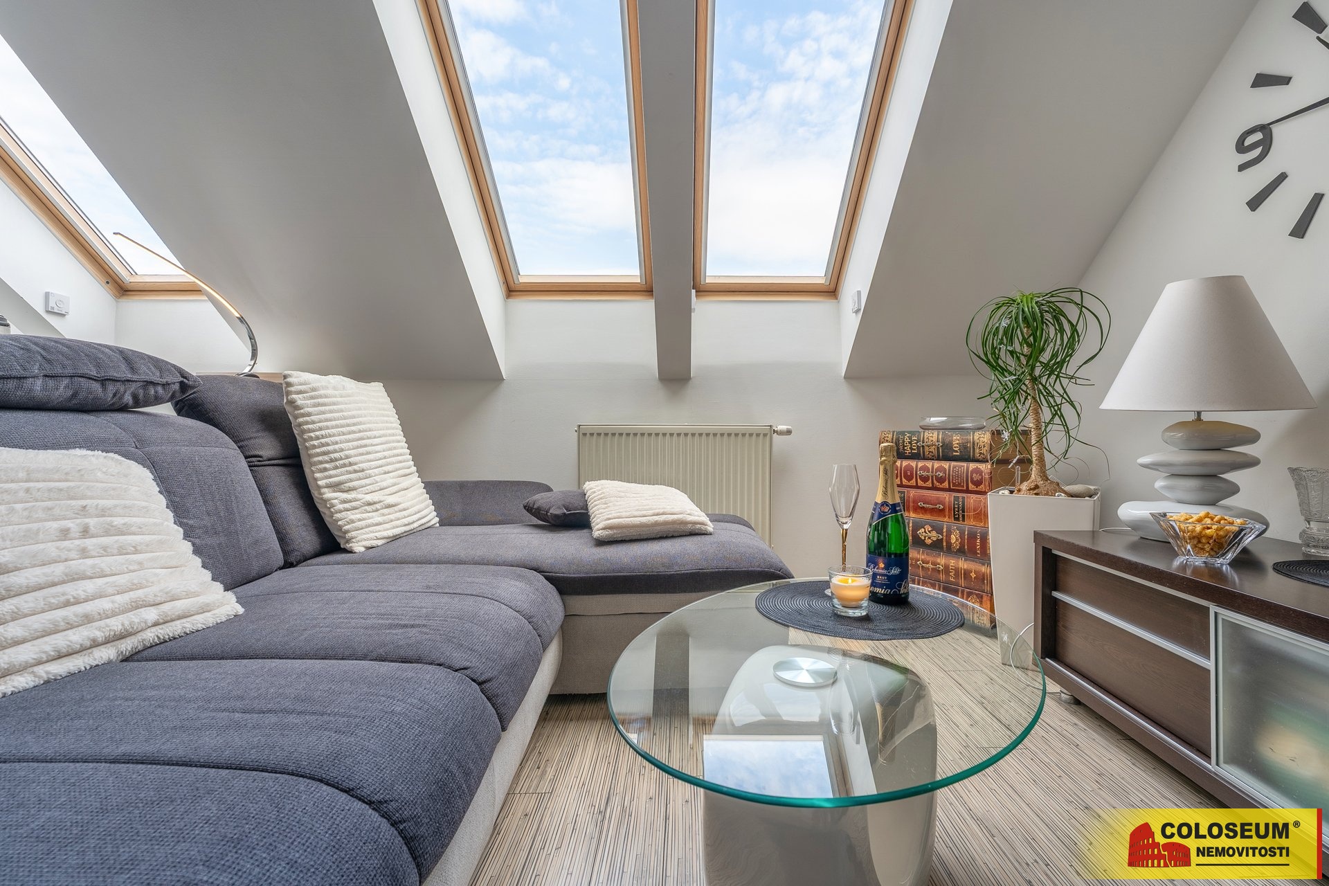 Obývací část - Hustopeče - prodej bytu 2+kk s tera