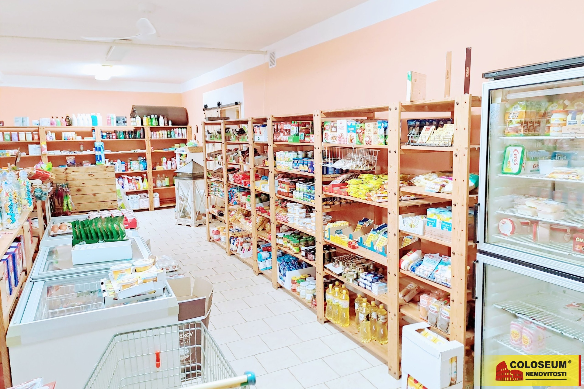 vnitřek obchodu-Dyje-pronájem obchodu