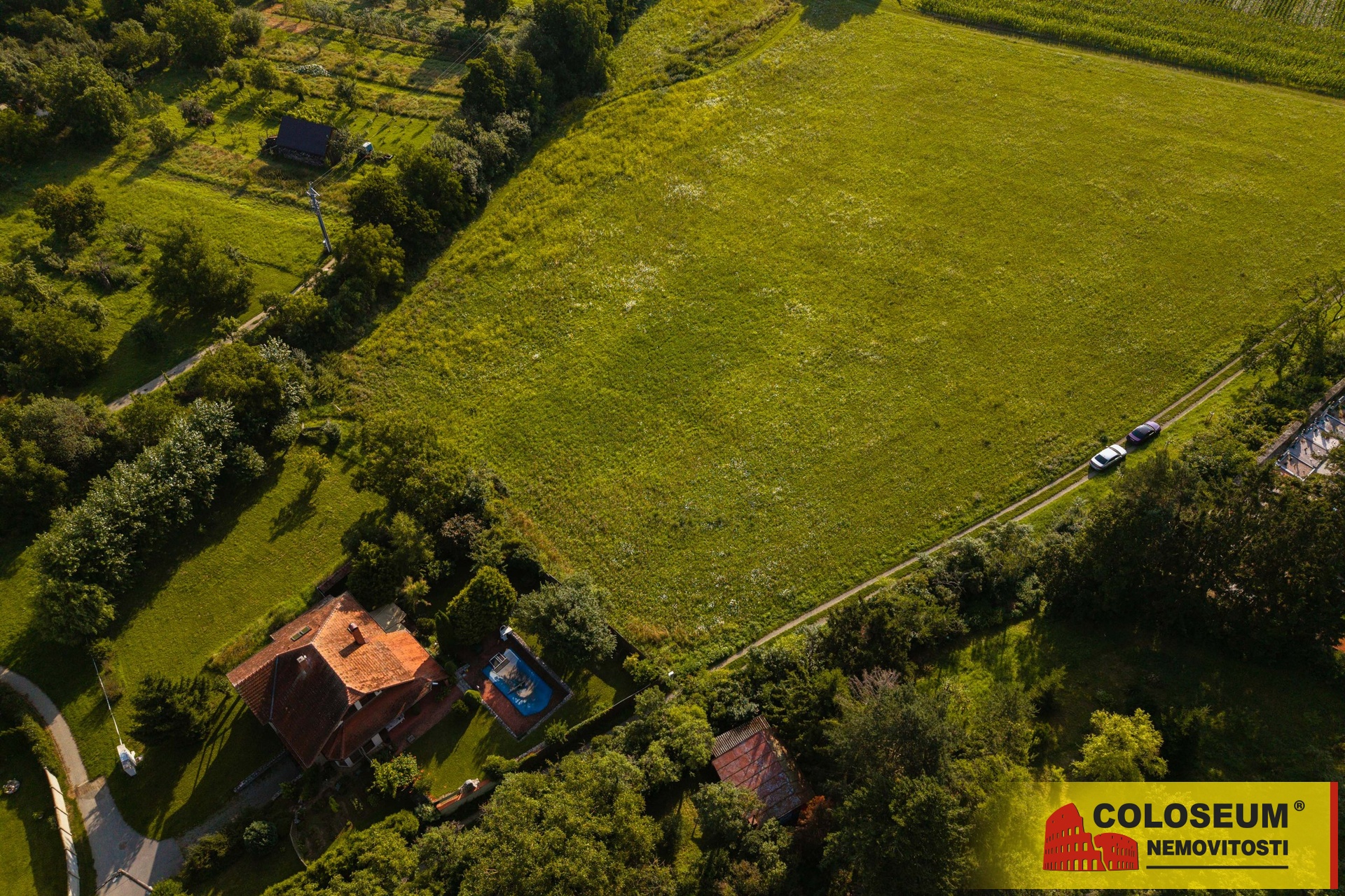 Pohled na pozemek z dronu - Říčany u Brna - prodej pozemku pro výstavbu RD
