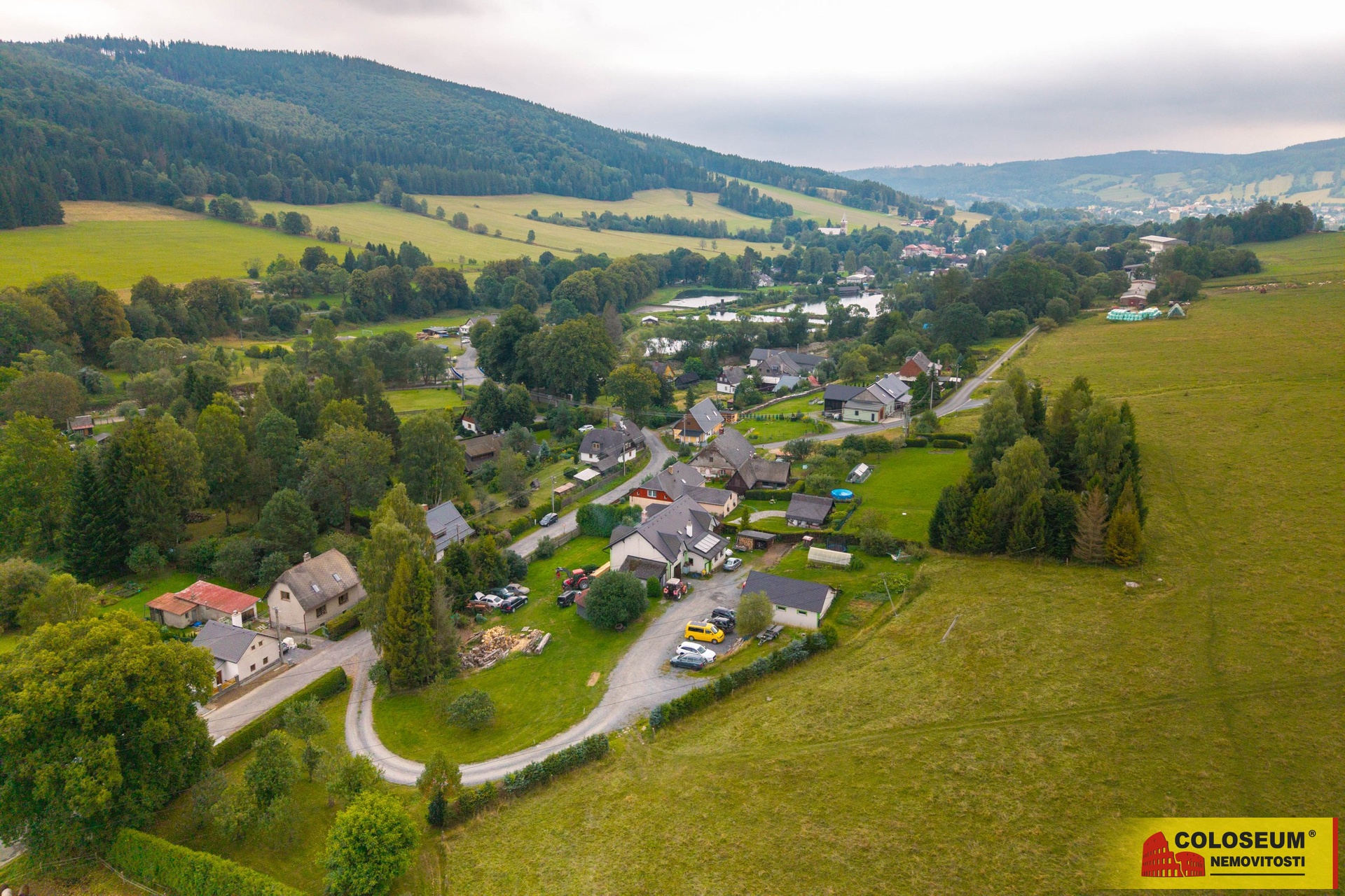 Pohled na okolí z dronu - Vrbno pod Pradědem - Mnichov - prodej rodinného domu