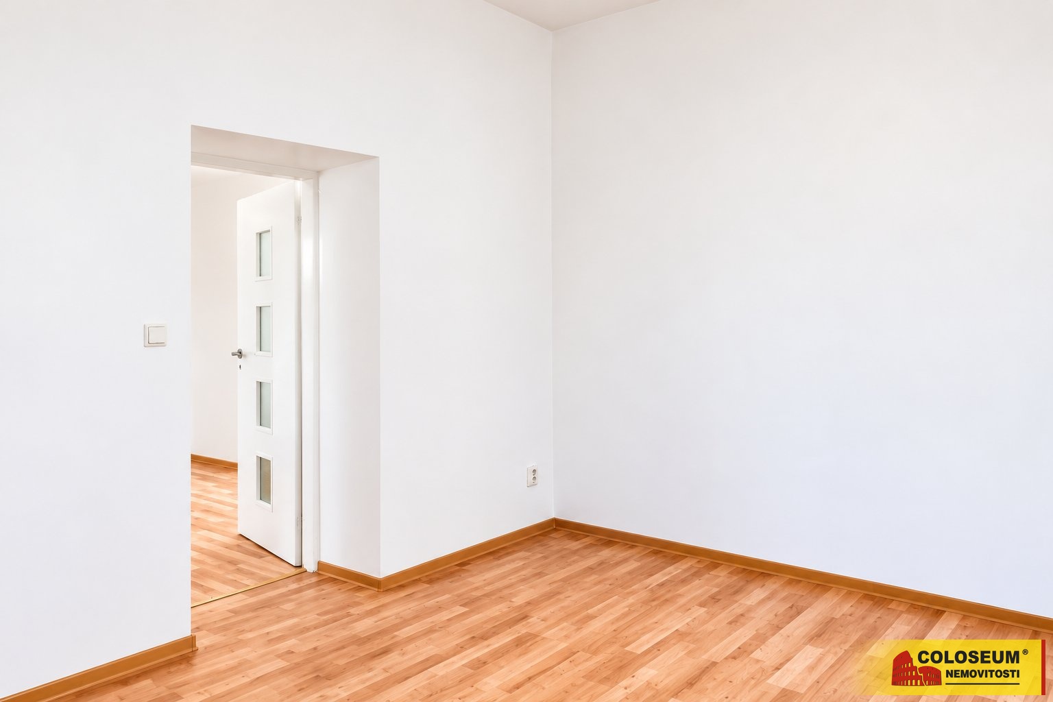 Pokoj průchod - Hrušovany nad Jevišovkou - prodej 