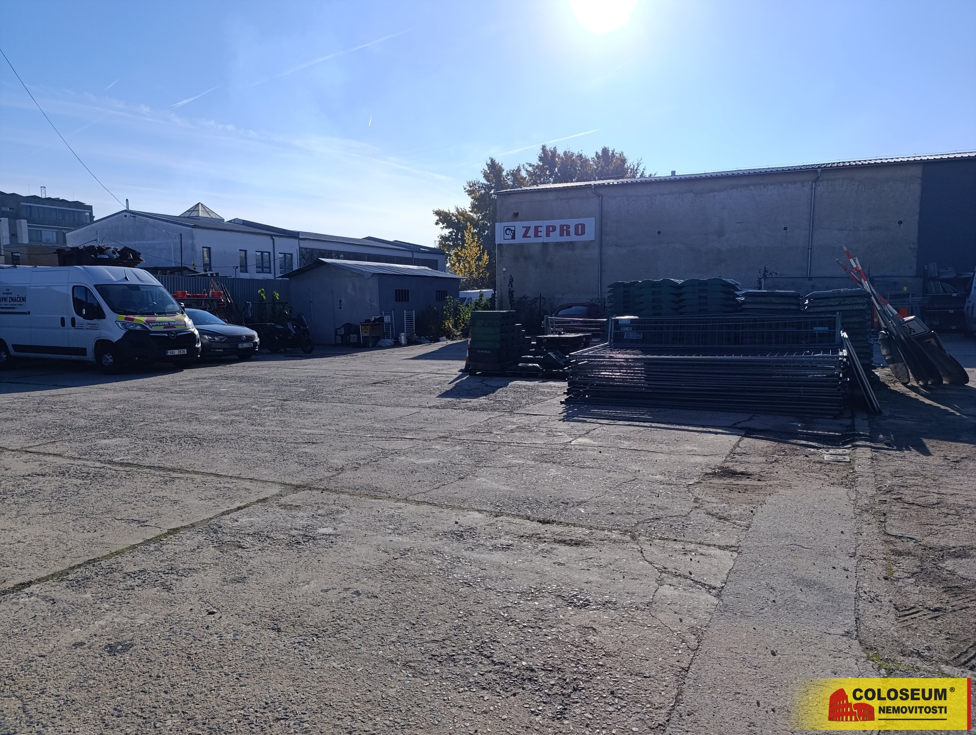 Uzamykatelná bouda v prostoru odstavné plochy - Brno - Přízřenice - pronájem komerce