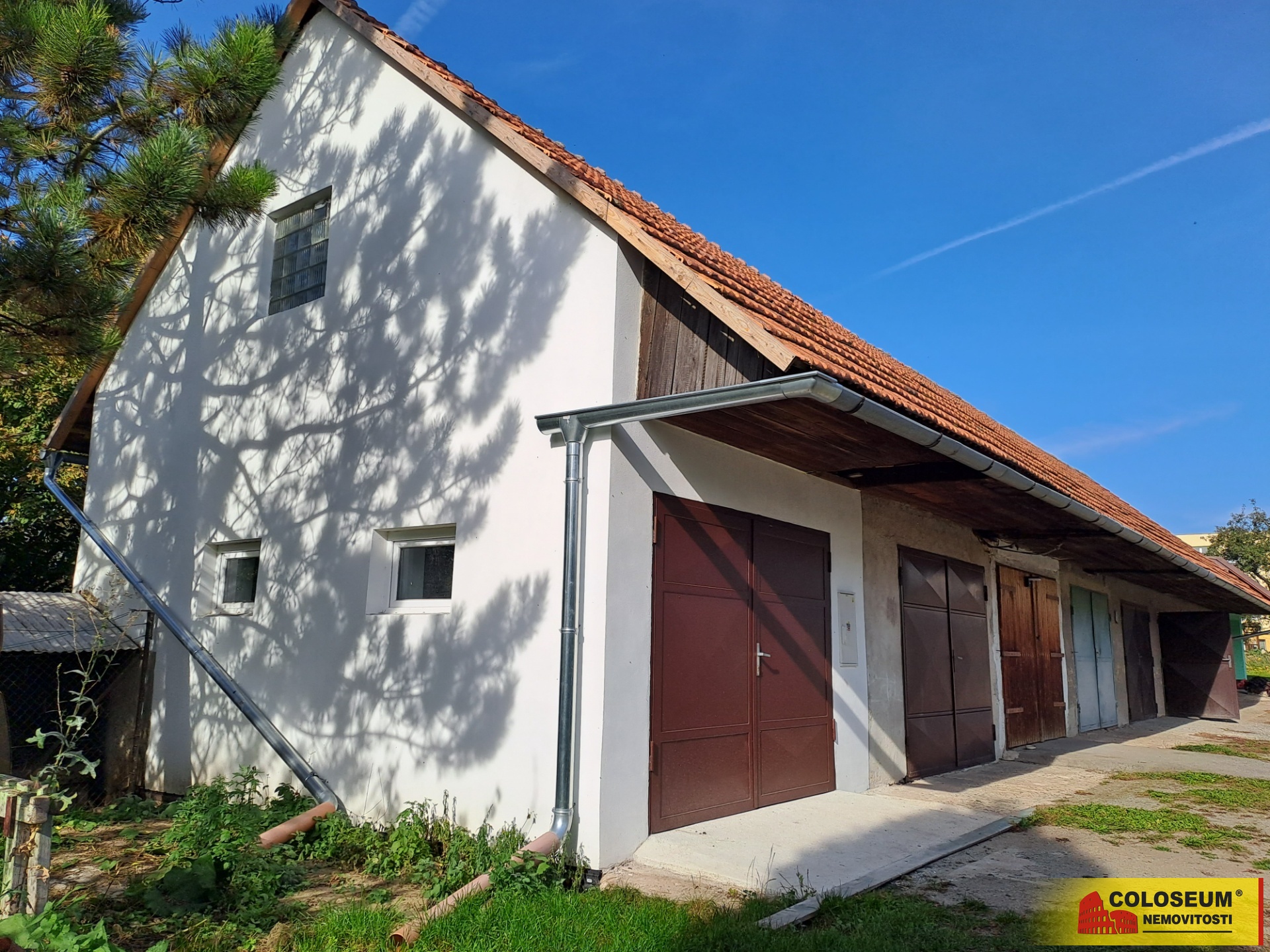 Pohled z ulice – Knínice – Boskovice - prodej garáže