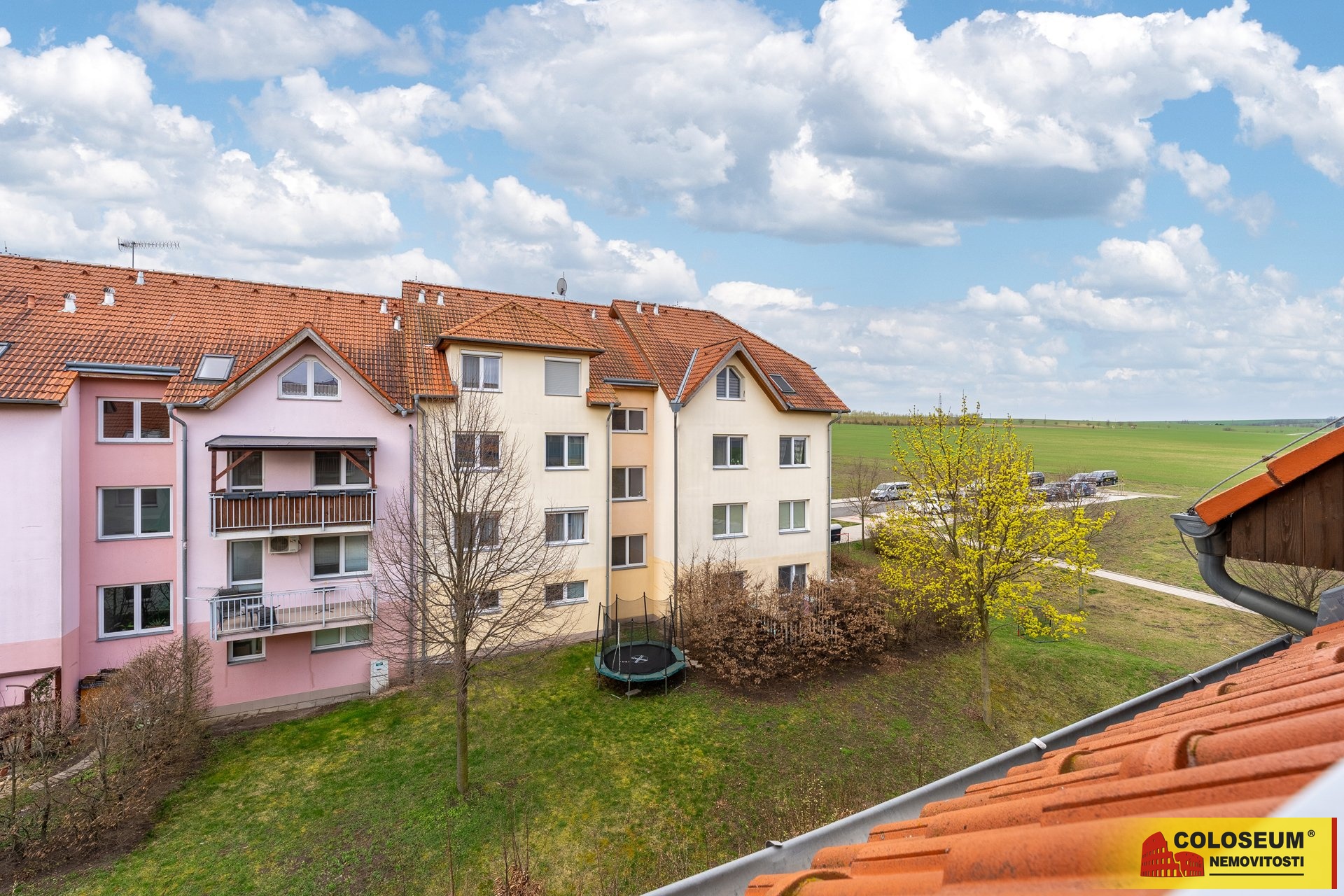 Pohled z terasy - Hustopeče - prodej bytu 2+kk s t