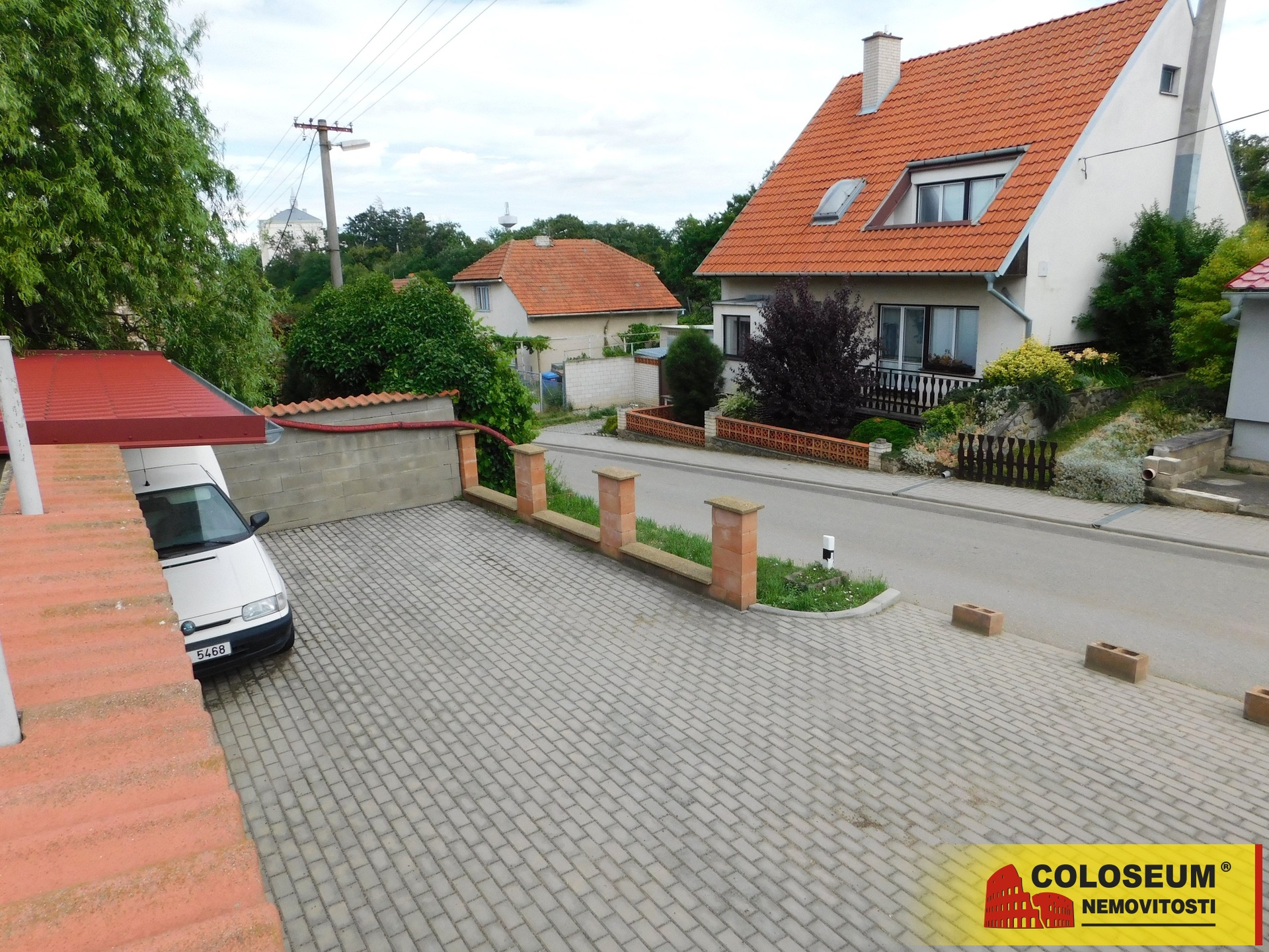 Parkovací stání – Božice - prodej garáže