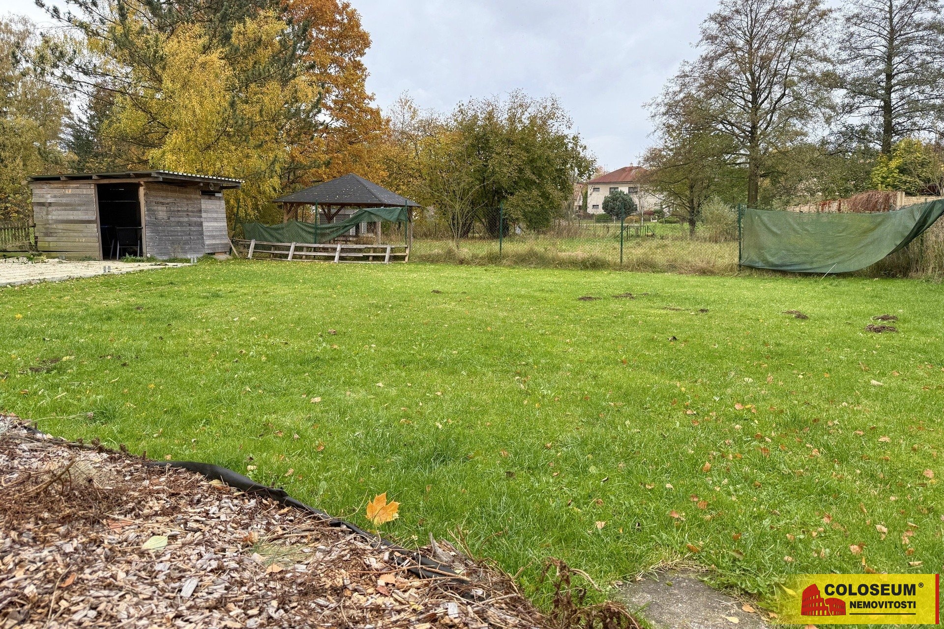 Prostorná zahrada patřící k bytu - Rudoltice - pro