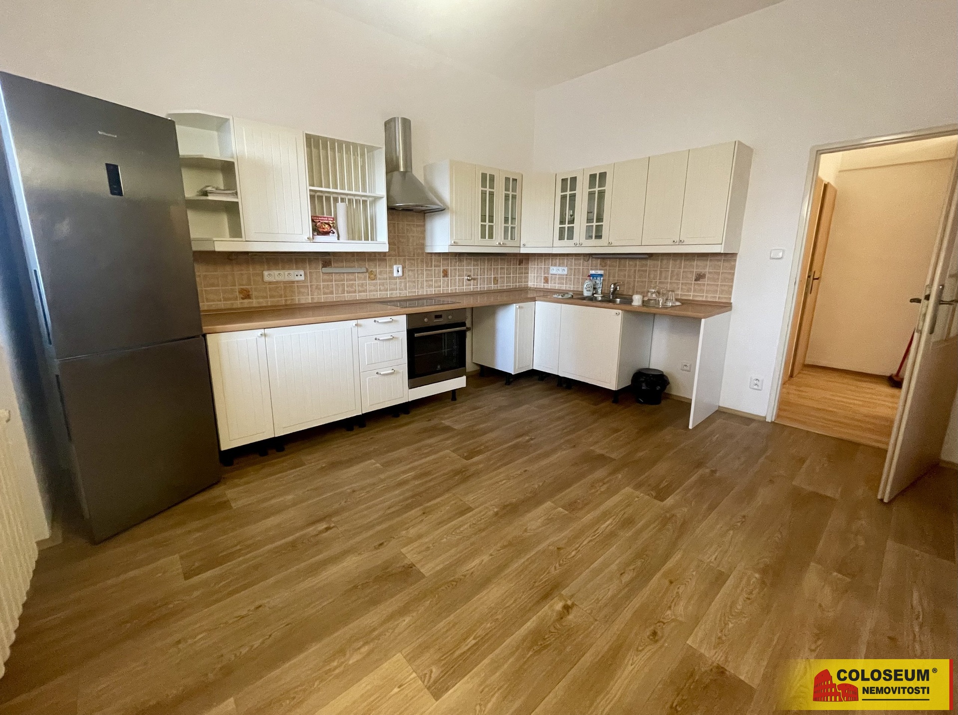 Elektrický sporák s digestoří bude dobrý pomocník při každodenním vaření