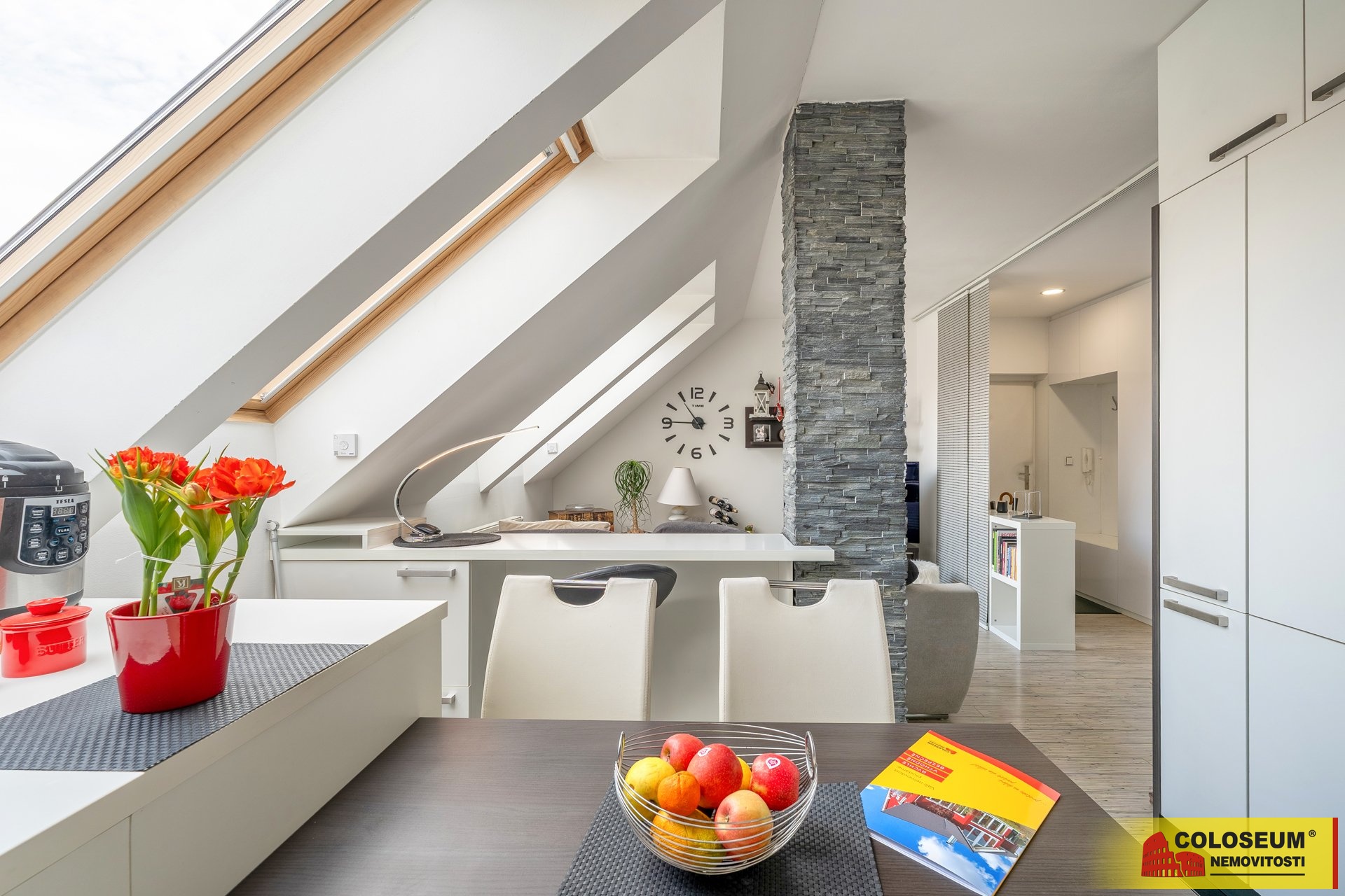 Jídelní stůl - Hustopeče - prodej bytu 2+kk s tera