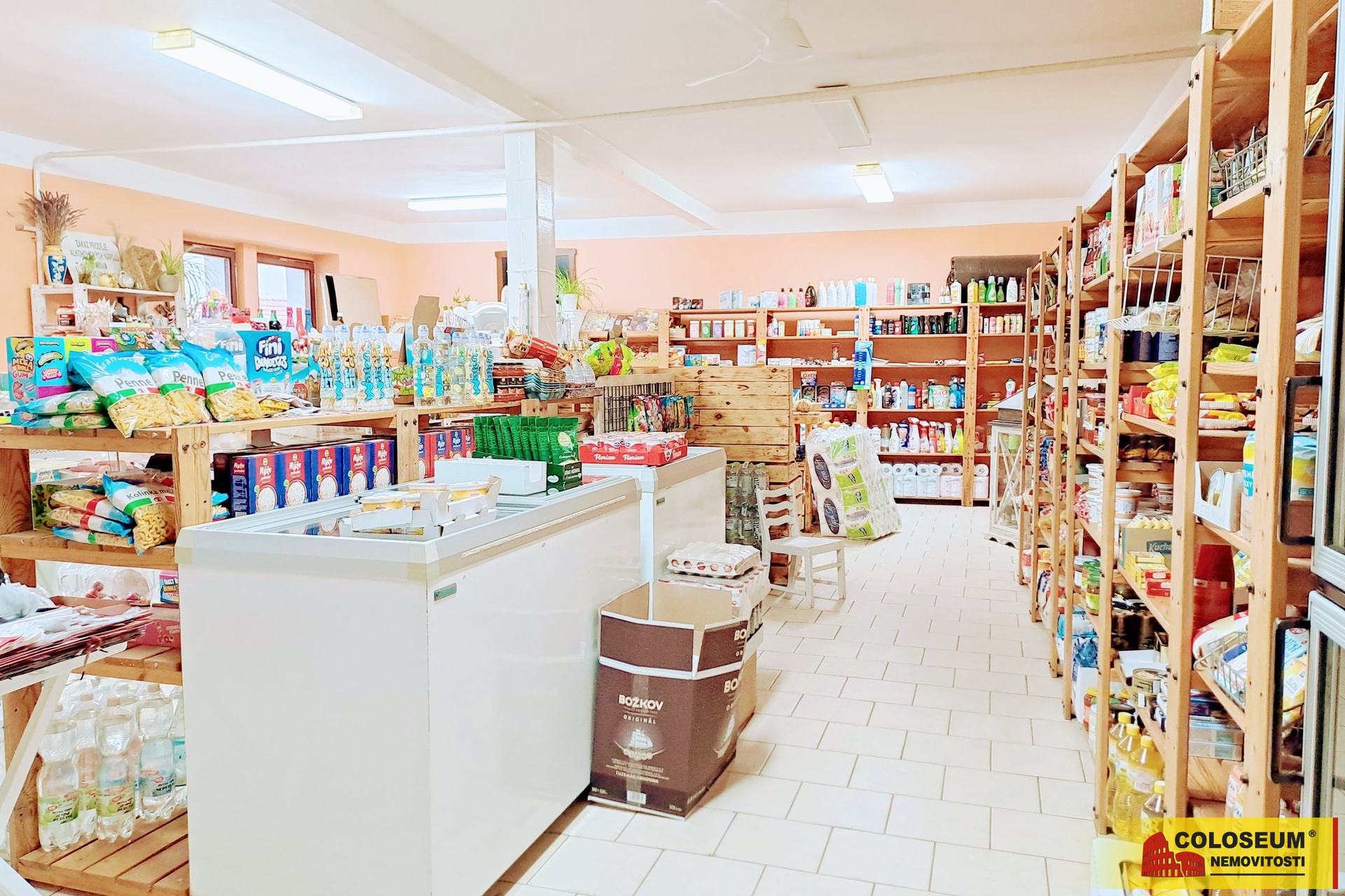 vnitřek obchodu-Dyje-pronájem obchodu