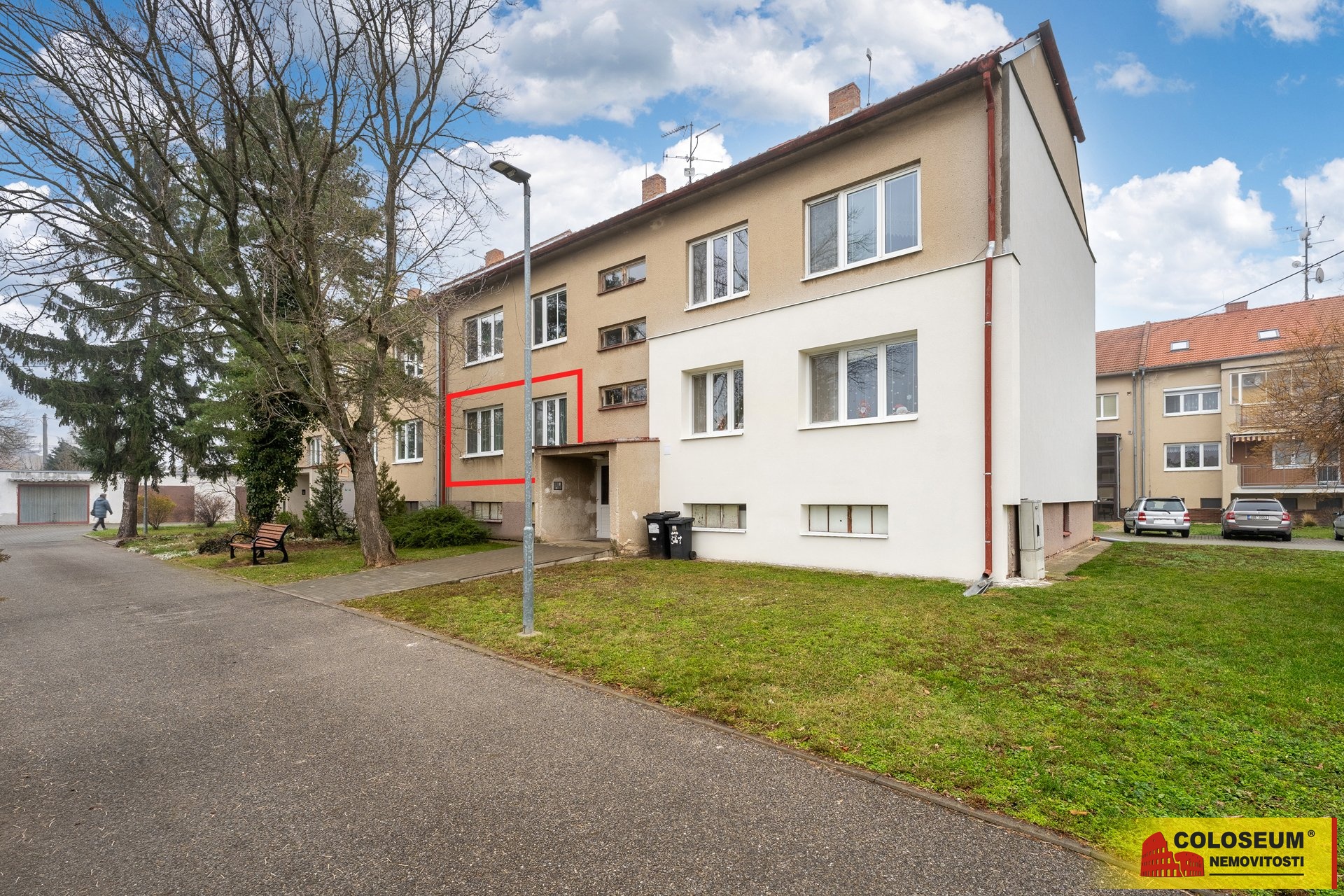 Pohled na bytový dům z ulice - Vranovice - prodej bytu 3+1