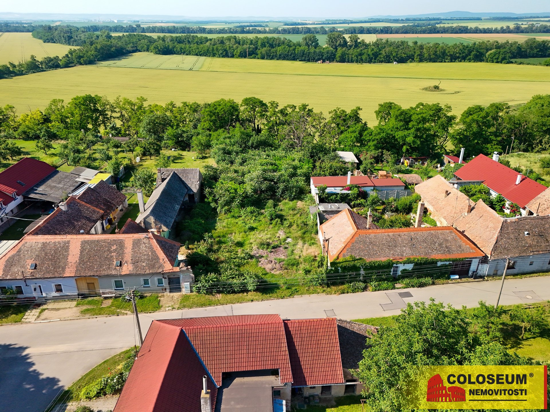 Pohled na pozemek z dronu - Hrádek u Znojma - prod