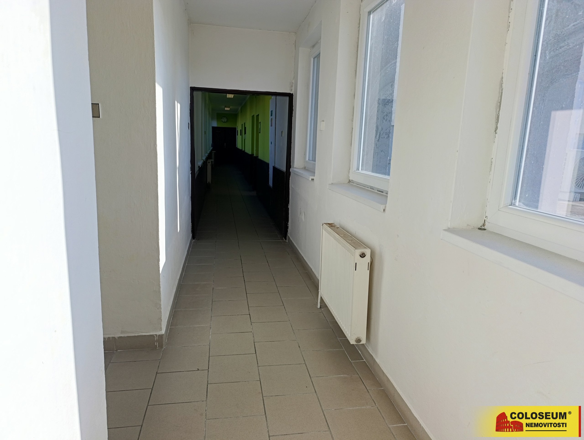 Chodba ke kancelářím - Brno - Přízřenice - pronájem komerce