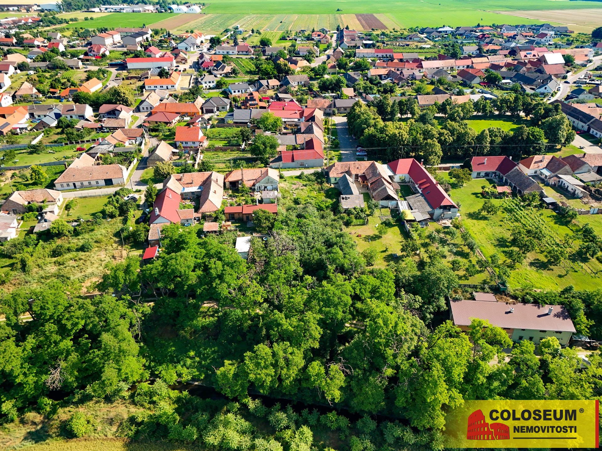 Pohled na pozemek z dronu - Hrádek u Znojma - prod