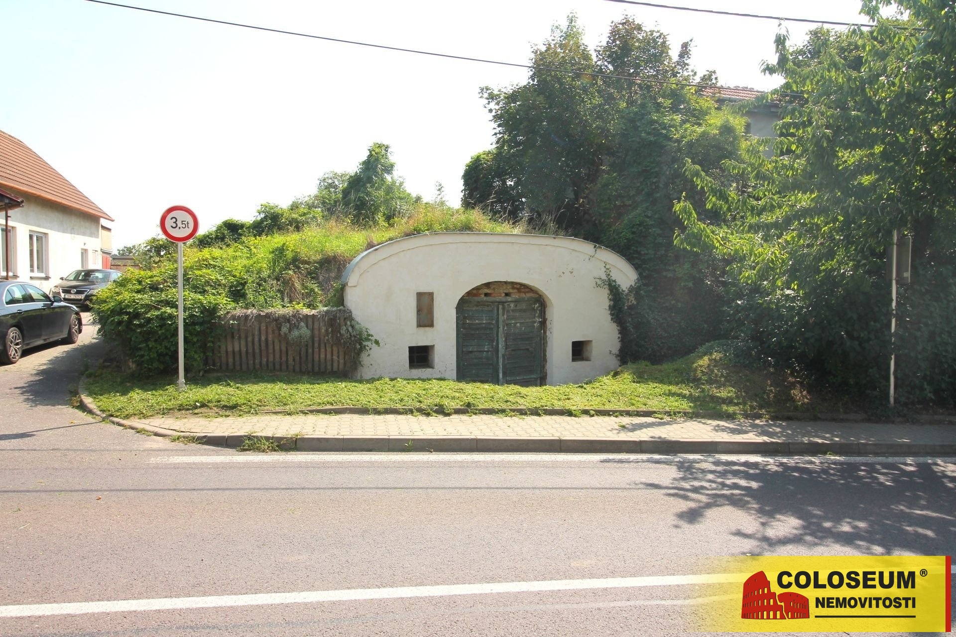 Pohled na vinný sklep z ulice - Hrušovany nad Jevi