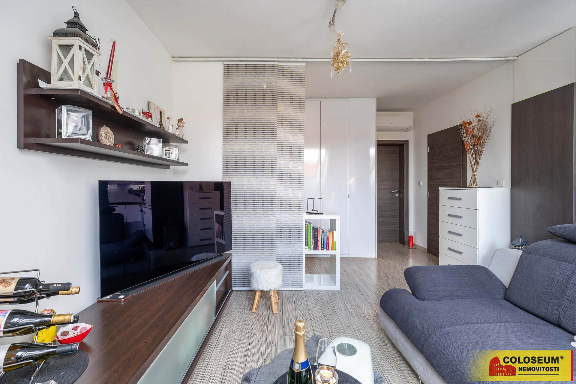 Obývací část - Hustopeče - prodej bytu 2+kk s tera