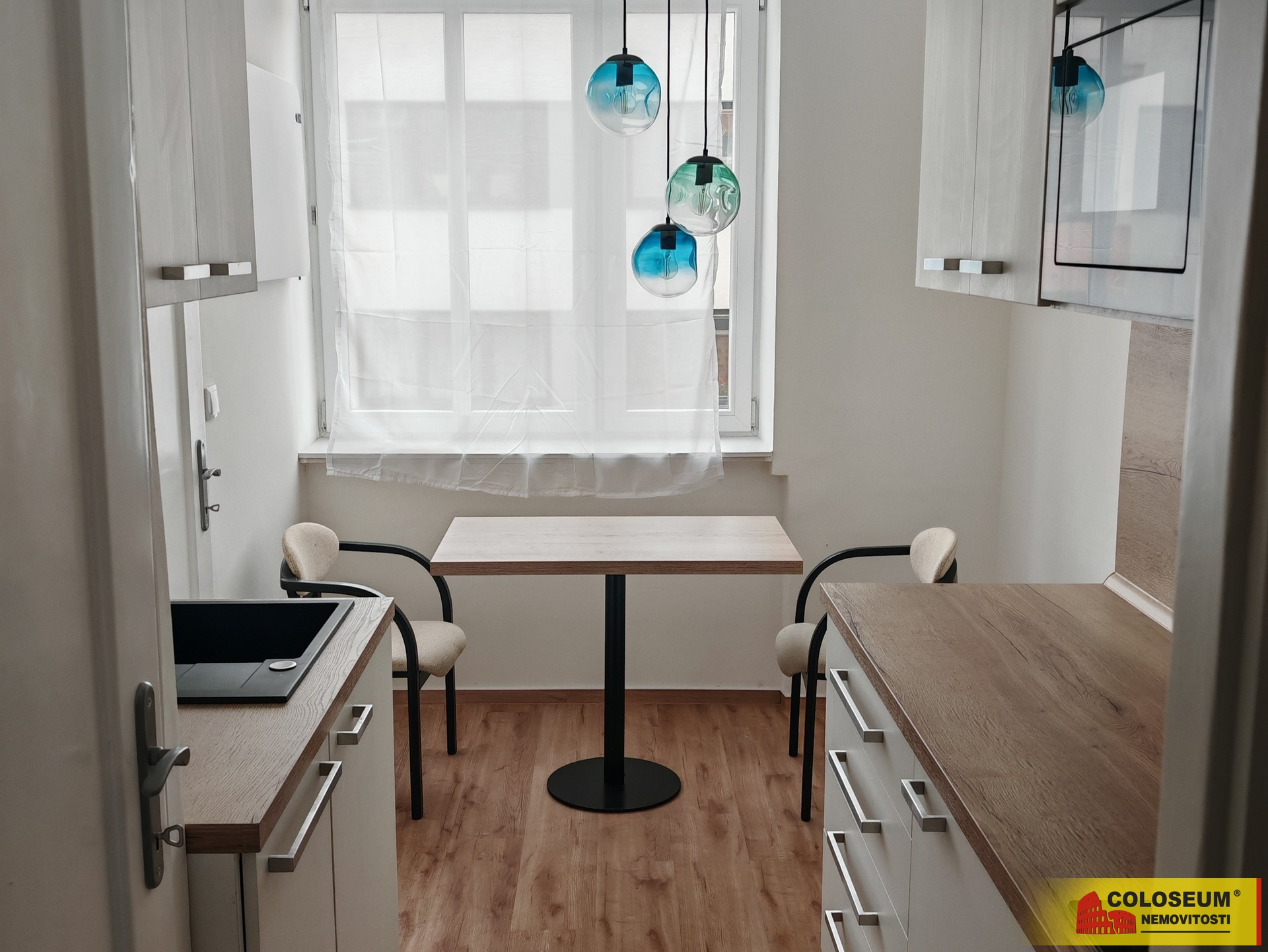 Moderní kuchyně připravena na vaření - Brno - Staré Brno - pronájem bytu 1+1