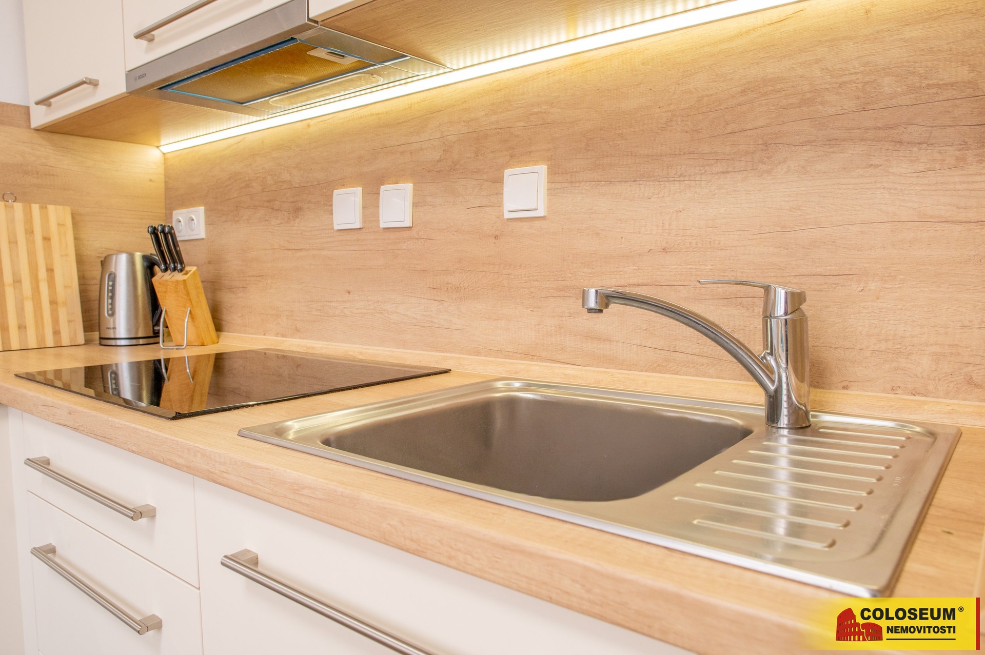 Kuchyň - detail kuchyňské linky - Moravský Krumlov