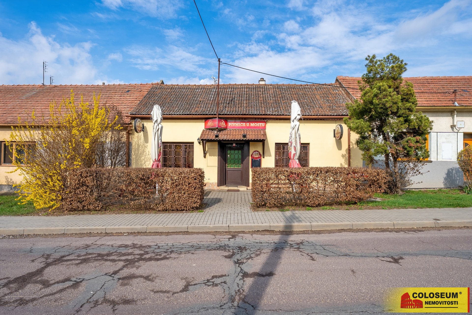 Pohled z ulice - Šanov u Znojma - prodej komerce