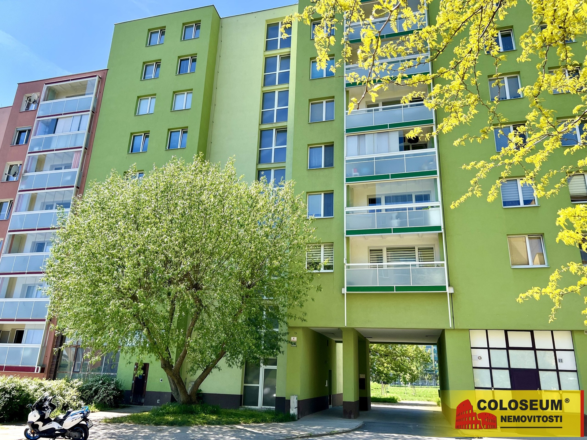 Pohled na dům - Brno - Starý Lískovec - prodej bytu