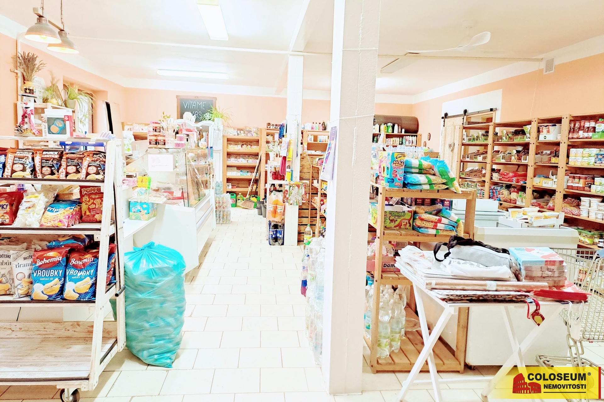 vnitřek obchodu-Dyje-pronájem obchodu