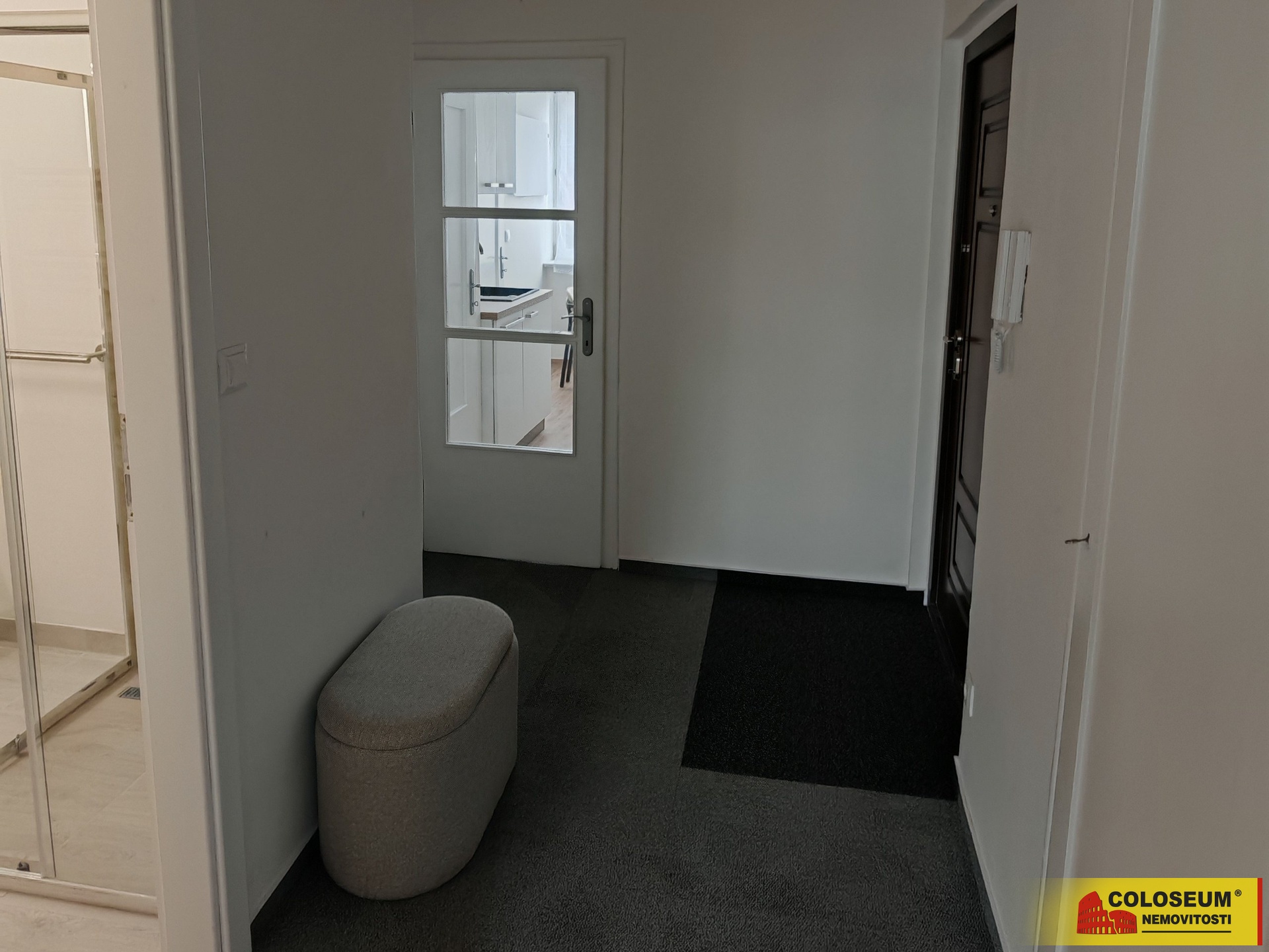 Prostorná chodba - Brno - Staré Brno - pronájem bytu 1+1