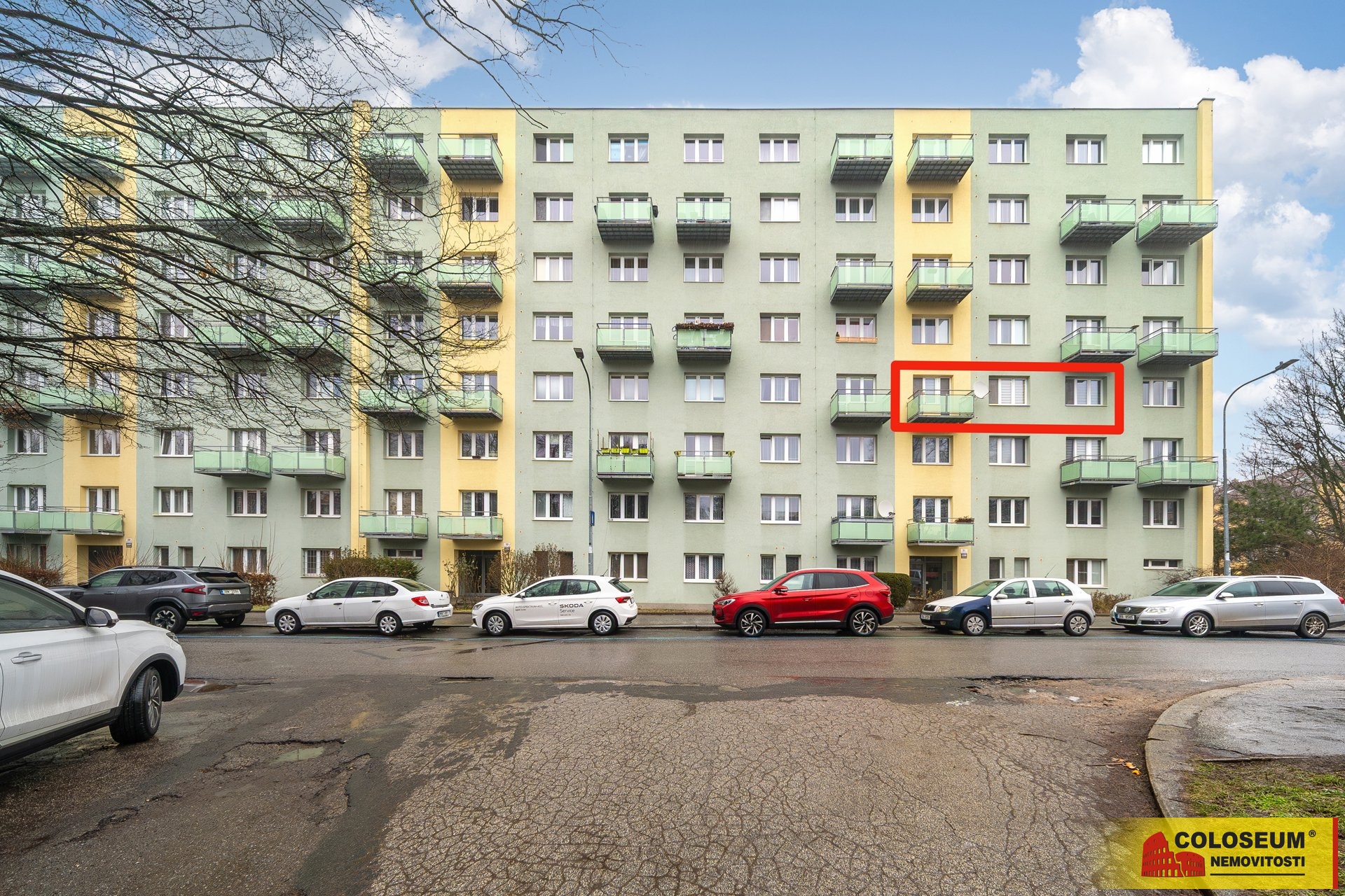 Pohled na bytový dům z ulice - Brno - Černá Pole -