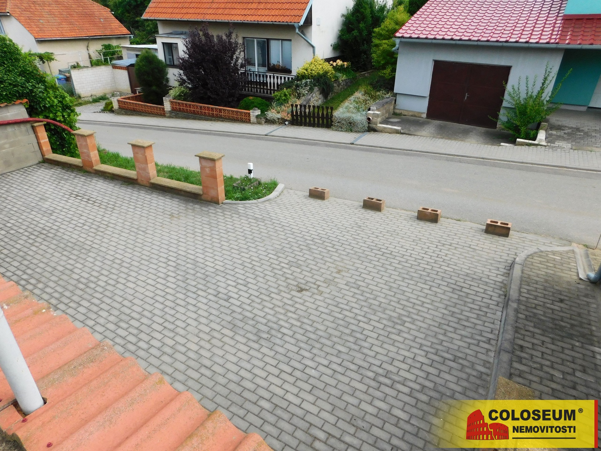 Prodej - Božice - parkovací stání