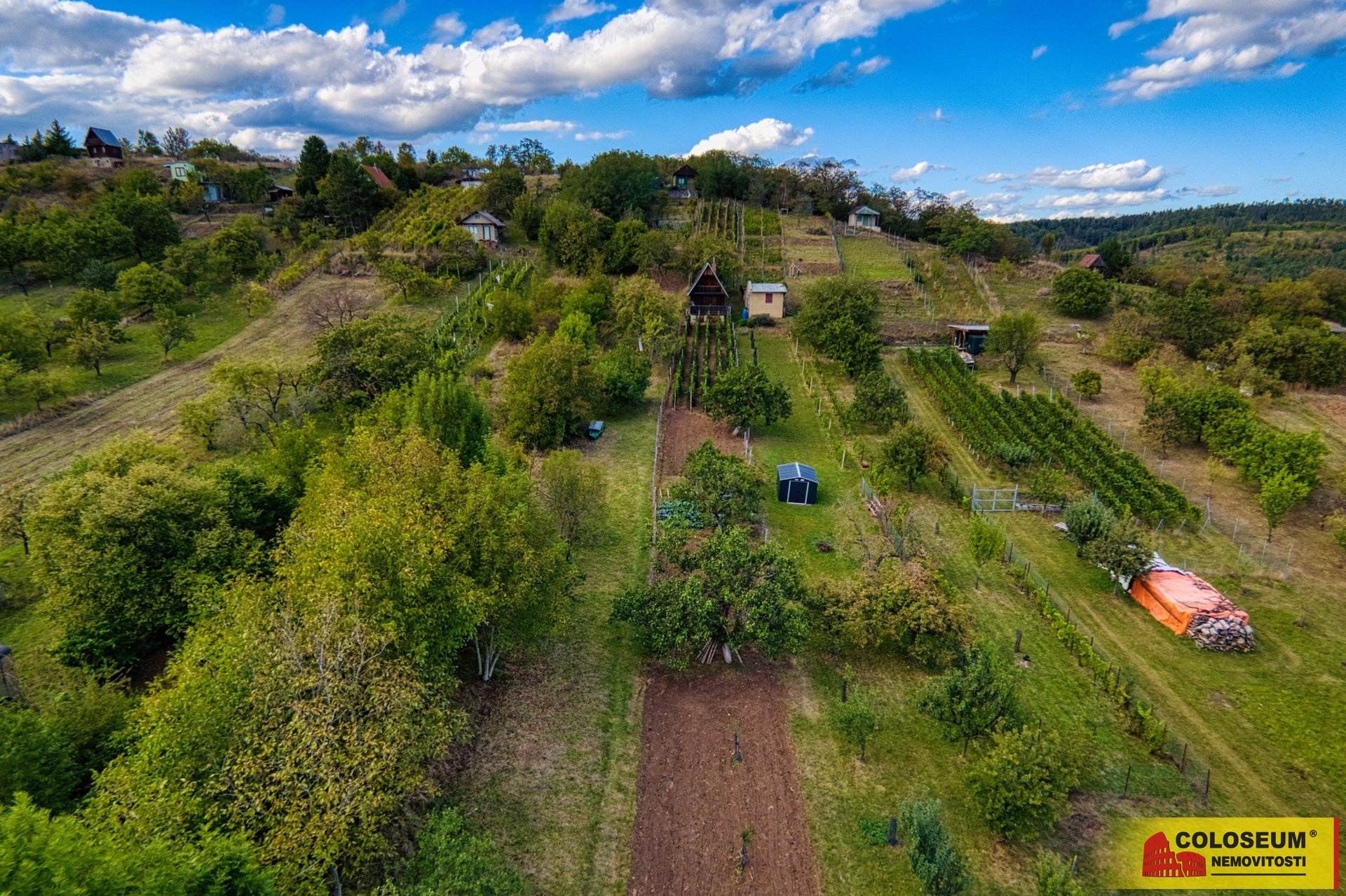 Pohled z dronu na pozemek - Sivice - prodej pozemku