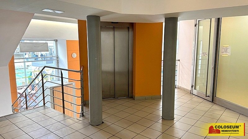 Vstup do patra – Brno – město – pronájem obchodního prostoru