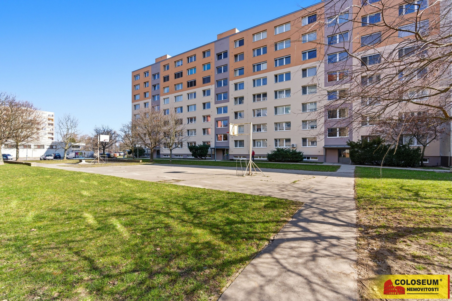 Pohled na bytový dům - Hodonín - prodej bytu 2+1