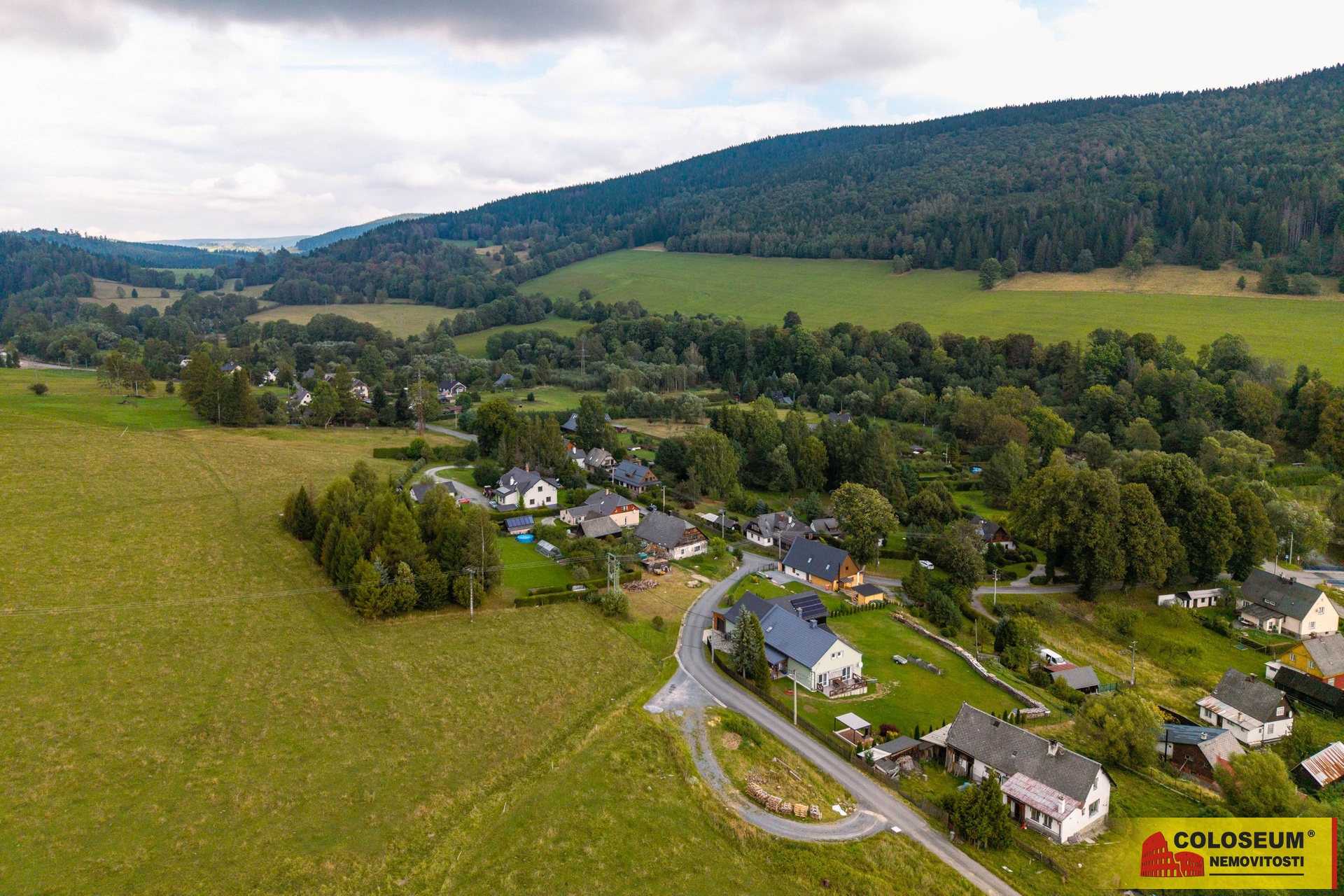 Pohled na okolí z dronu - Vrbno pod Pradědem - Mnichov - prodej rodinného domu