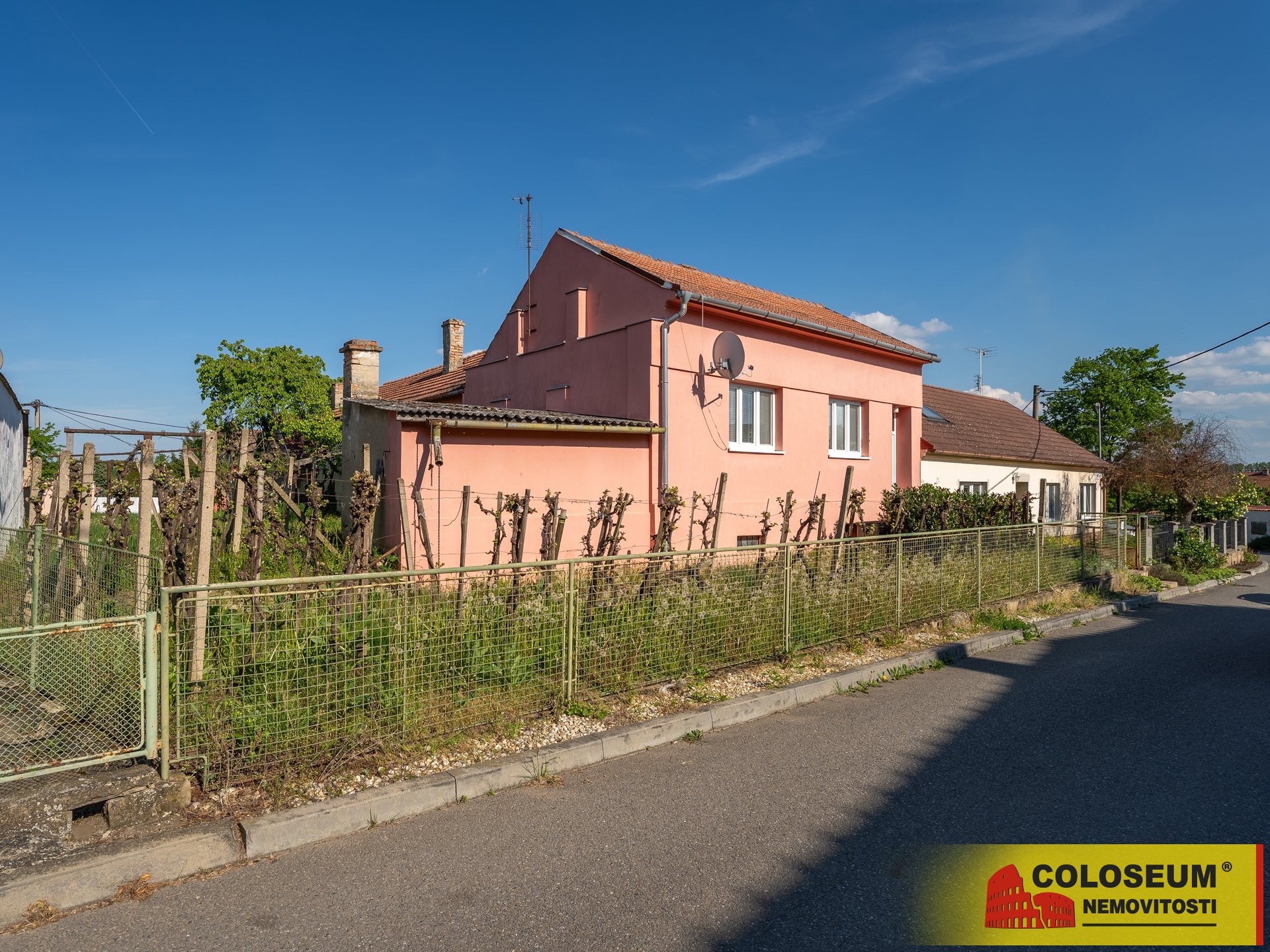 Pohled na dům z ulice - RD Hrušovany nad Jevišovko