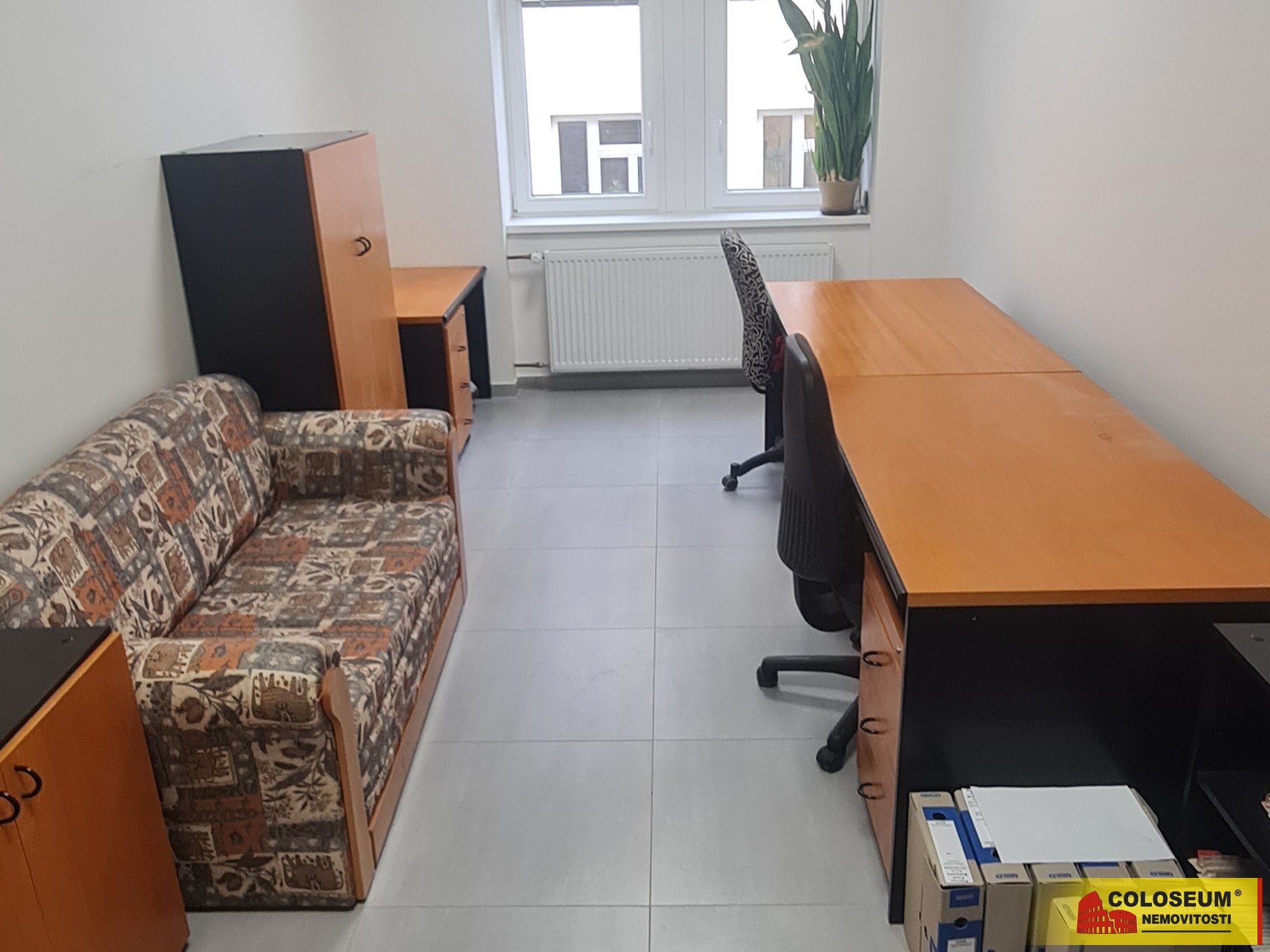 Ideální pro 2 osoby - Brno - město - pronájem kanceláře 