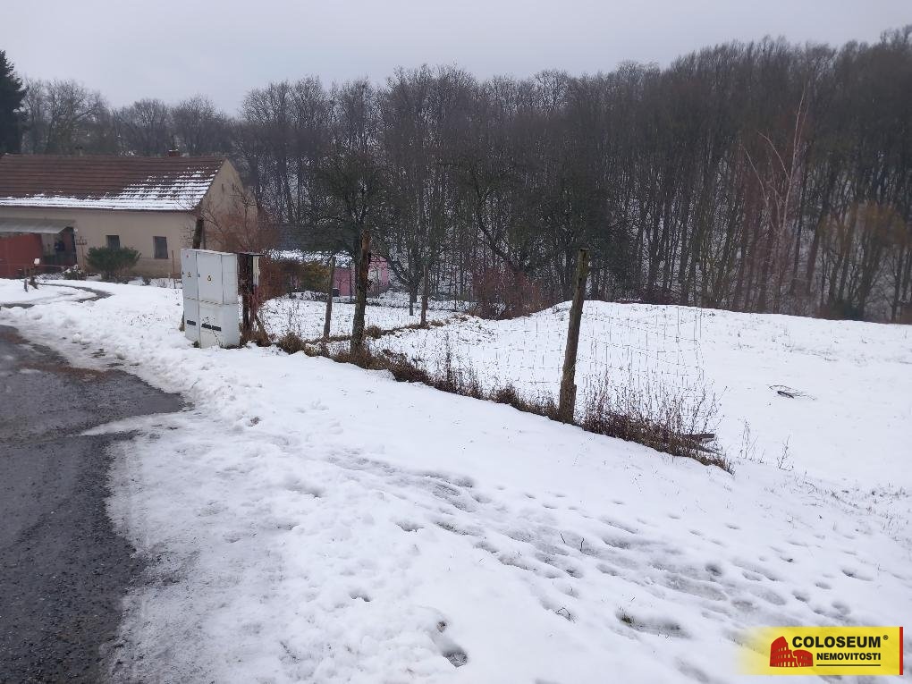 Pohled ze silnice - Braníškov - prodej pozemku